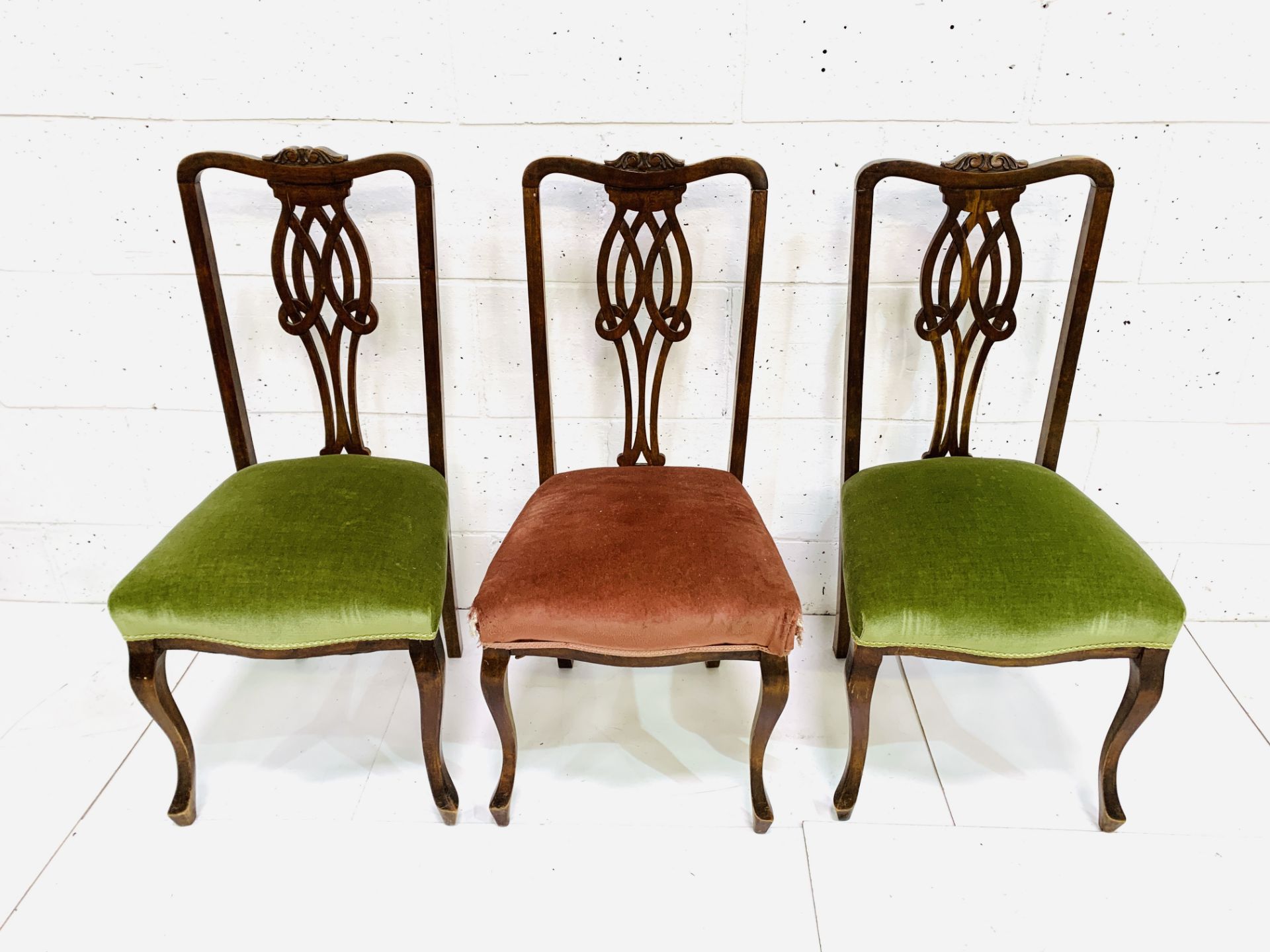 Three Georgian style mahogany dining chairs - Image 5 of 5