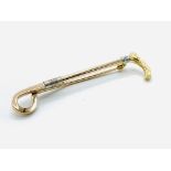 14ct yellow gold hunting whip stock pin/brooch