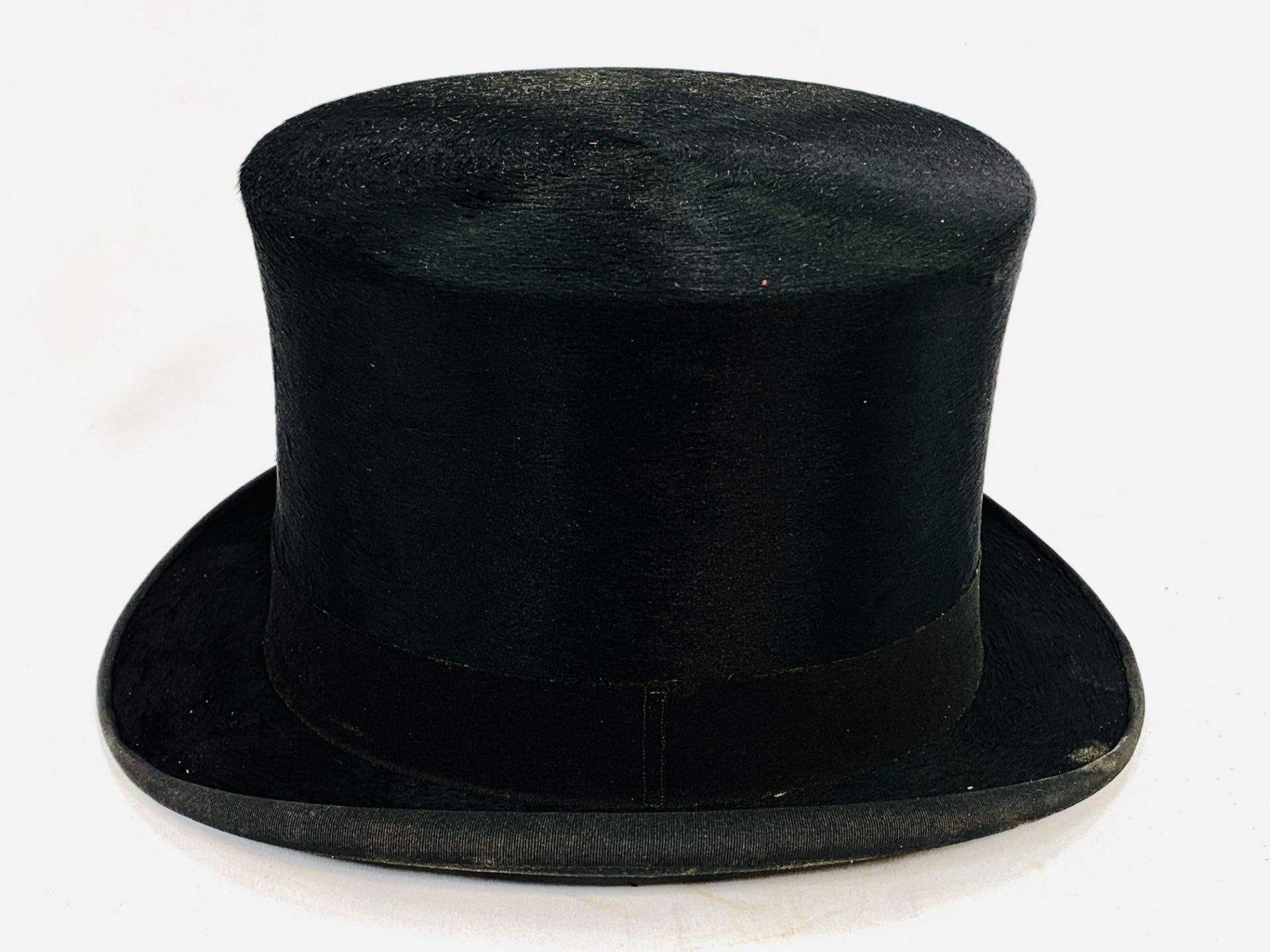 Black silk top hat by City Cork Hat Company Ltd. with leather hat box - Image 2 of 3