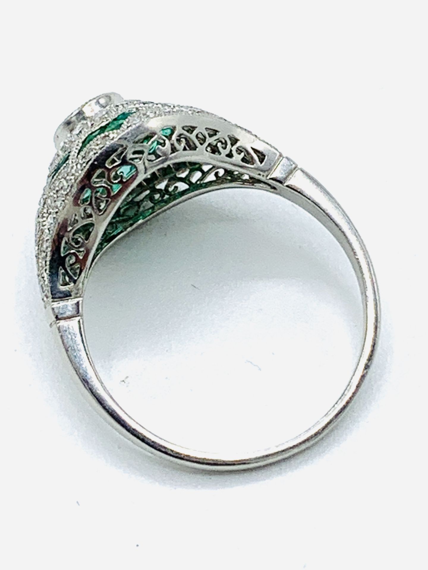 Platinum emerald and diamond ring - Image 5 of 5