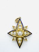 9ct yellow gold pearl set petal/star shaped pendant.