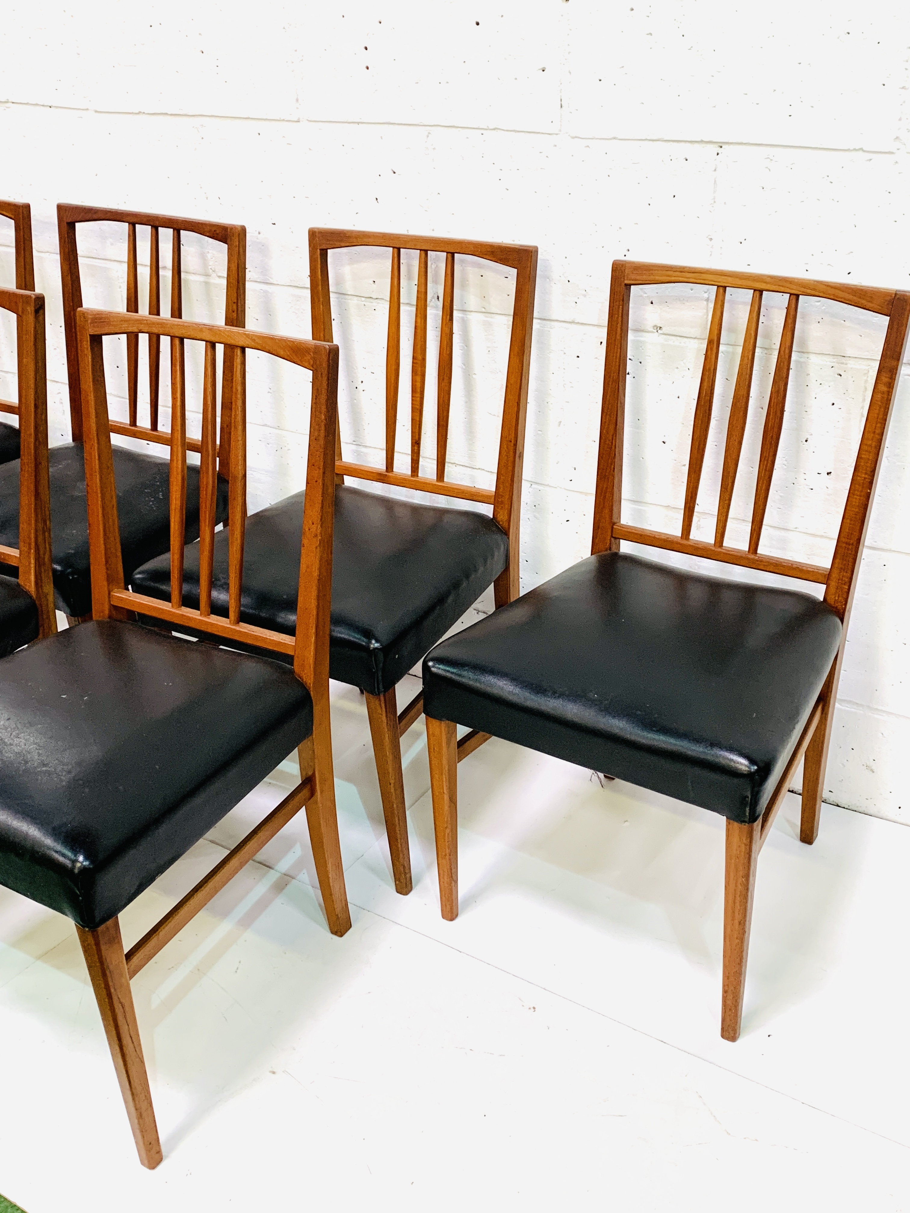 A group of 6 teak framed rail back chairs - Image 2 of 4