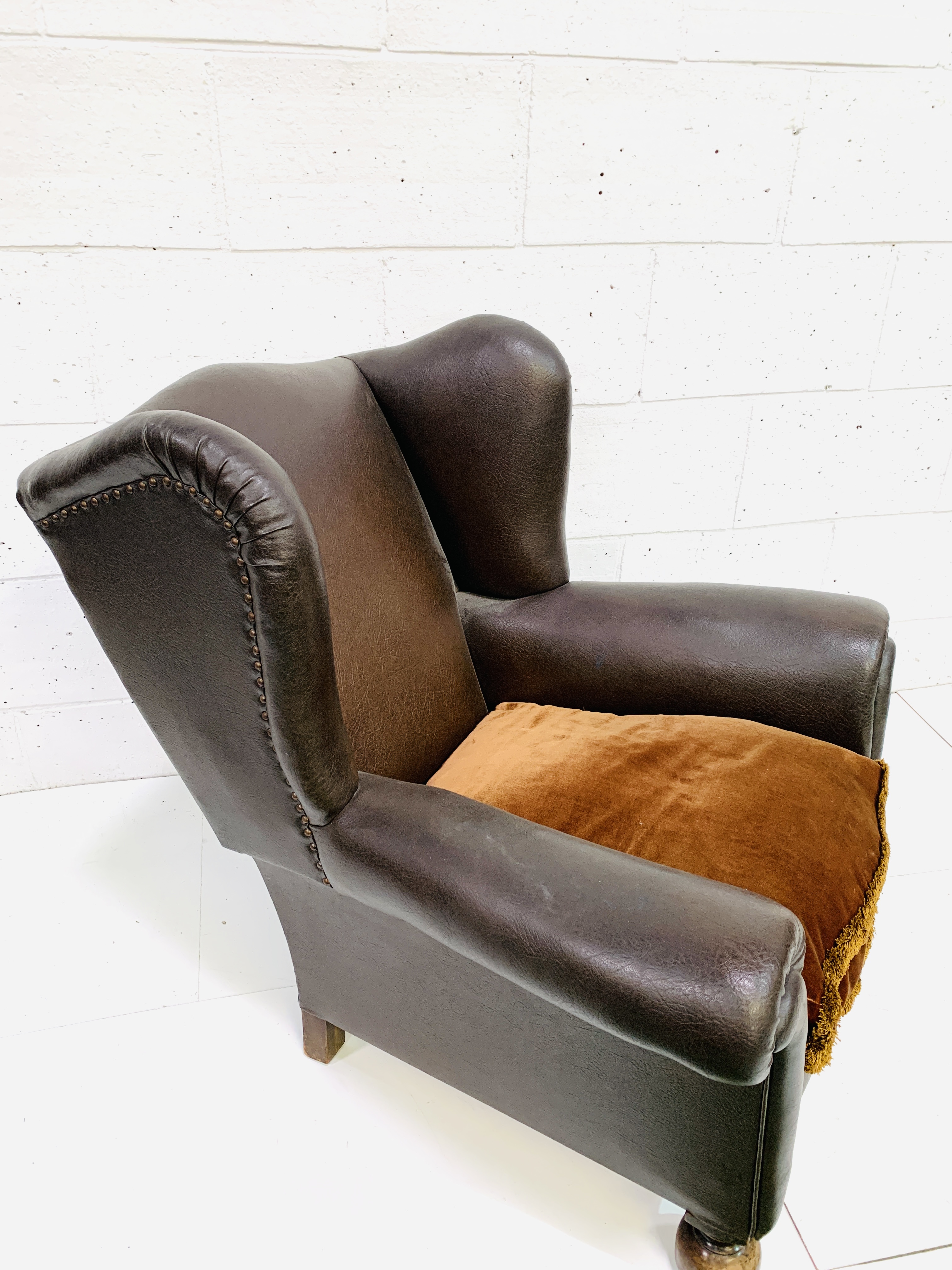 Dark brown leather deep wing back armchair - Image 3 of 5