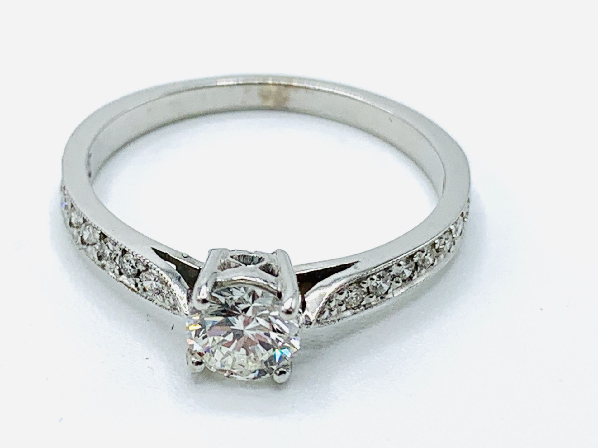 White gold solitaire ring with diamond shoulders - Image 2 of 4