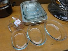 Quantity of Pyrex