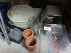 Assorted kitchen wares.