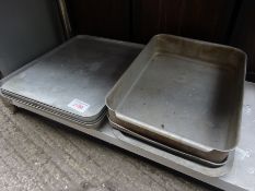 8 baking trays