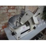 Electric meat slicer