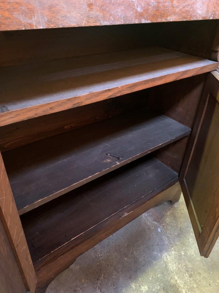 Open bookcase with four graduated shelves, and two carved implements - Image 4 of 5