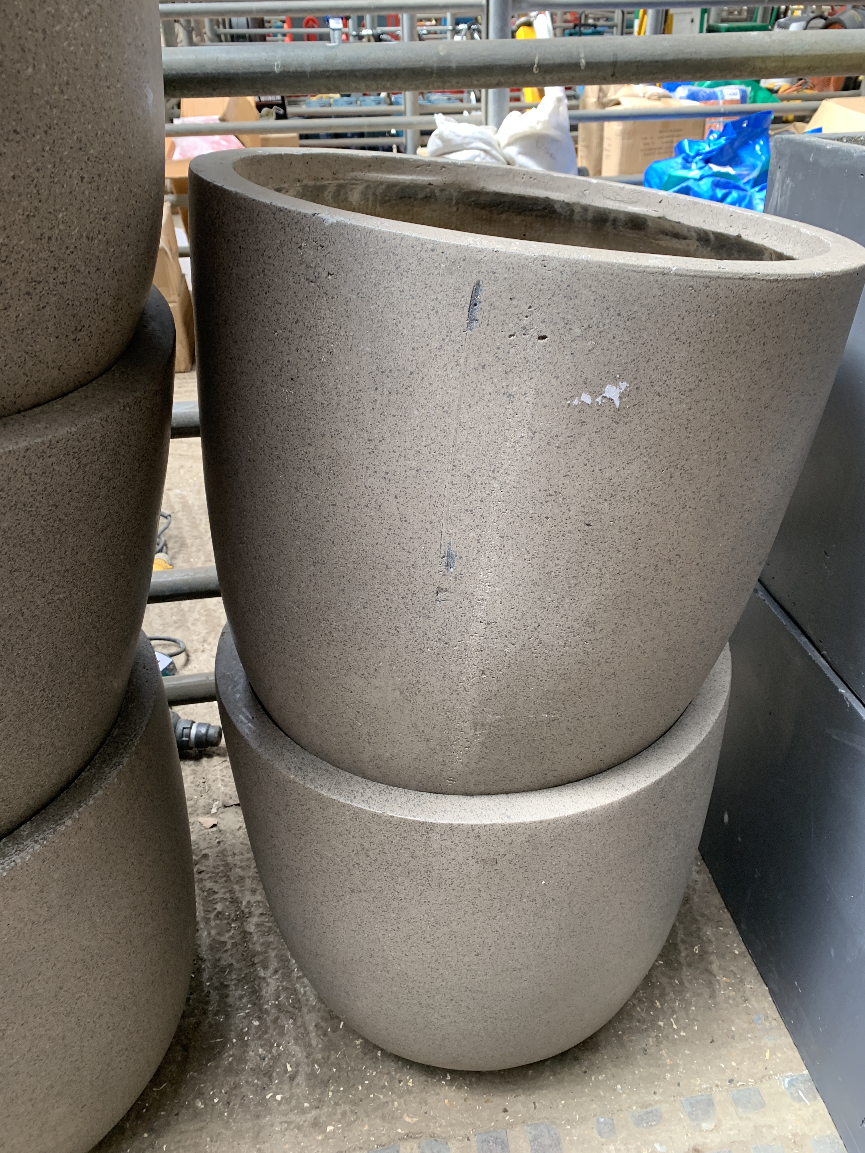 Five round stone-effect fibreglass planters - Image 2 of 3