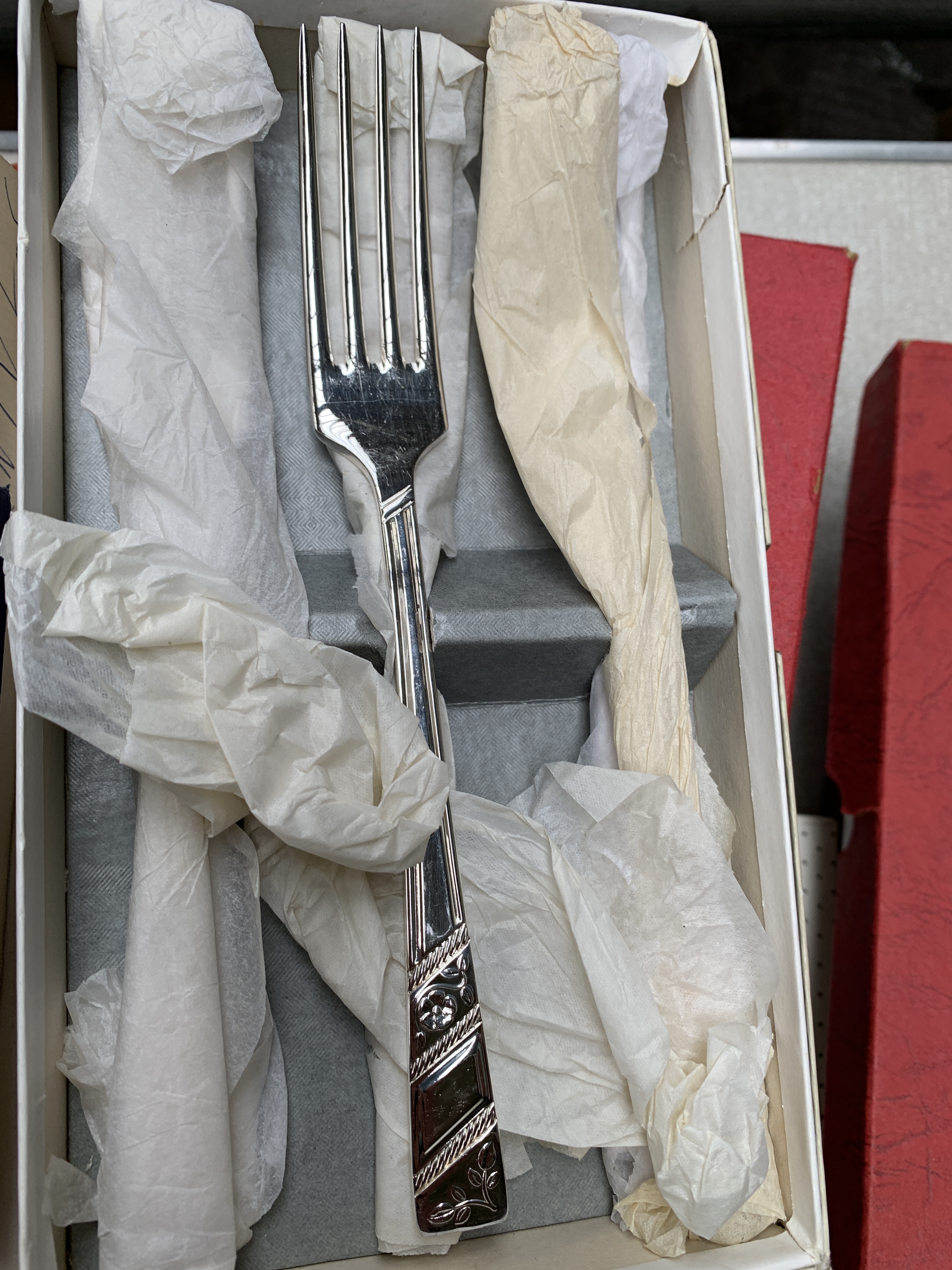 Quantity of boxed mainly silver plated cutlery, and a quantity of stainless steel items - Image 5 of 9