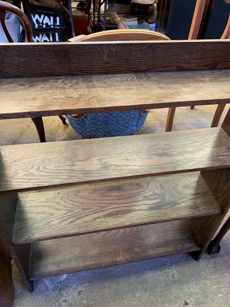 Open bookcase with four graduated shelves, and two carved implements - Image 2 of 5