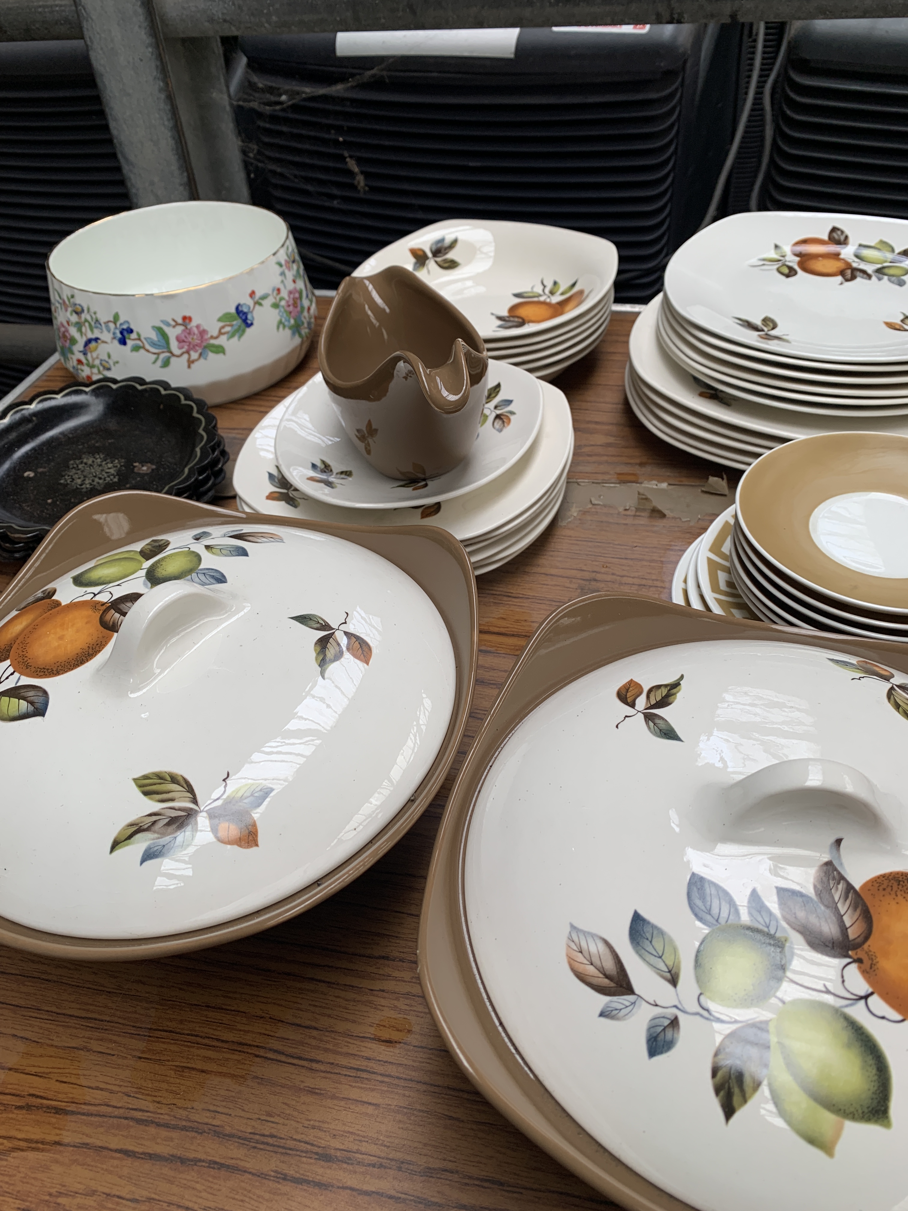 Quantity of Midwinter tableware and other items - Image 3 of 6