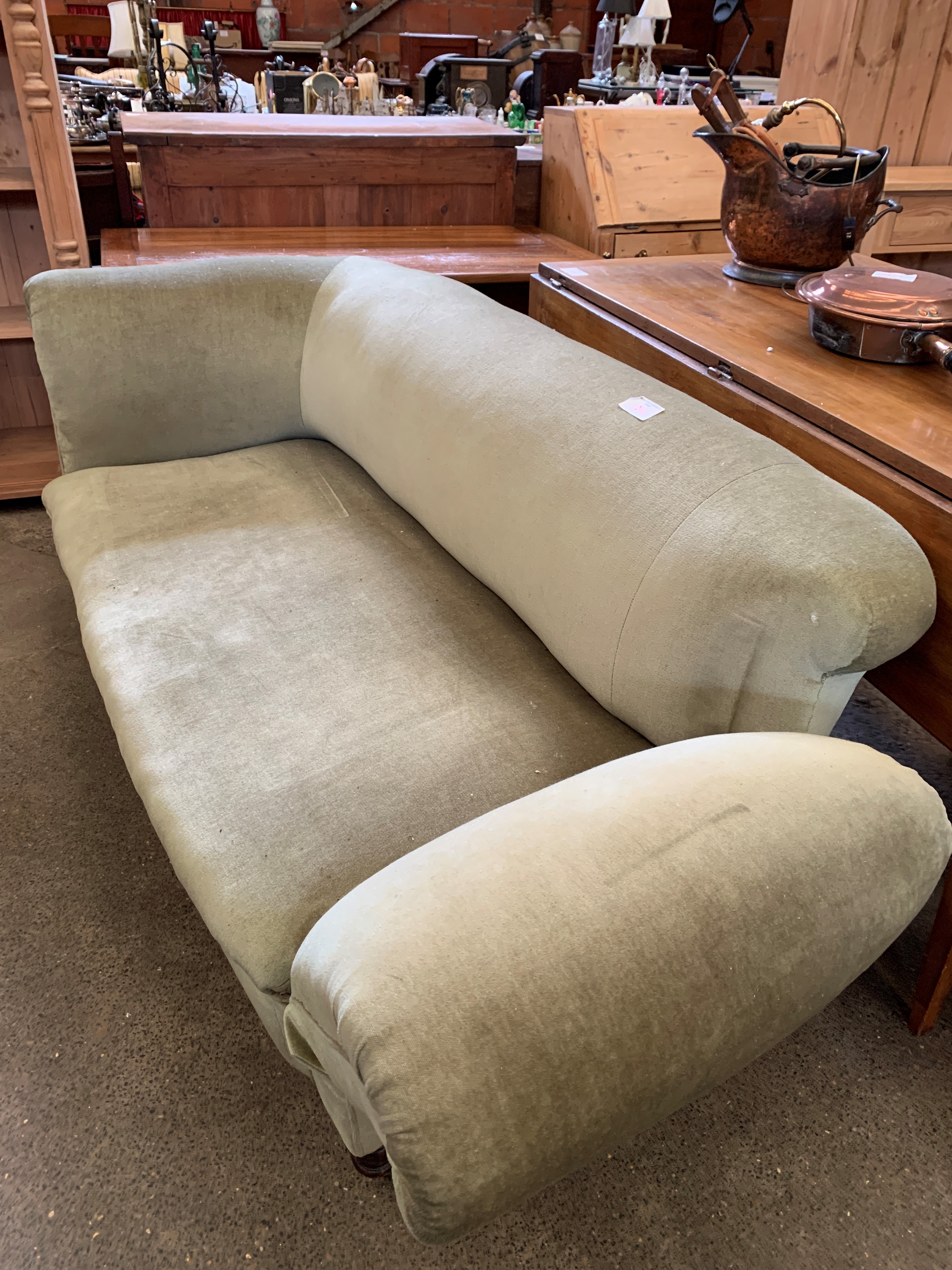 Chesterfield style green upholstered sofa - Image 2 of 4