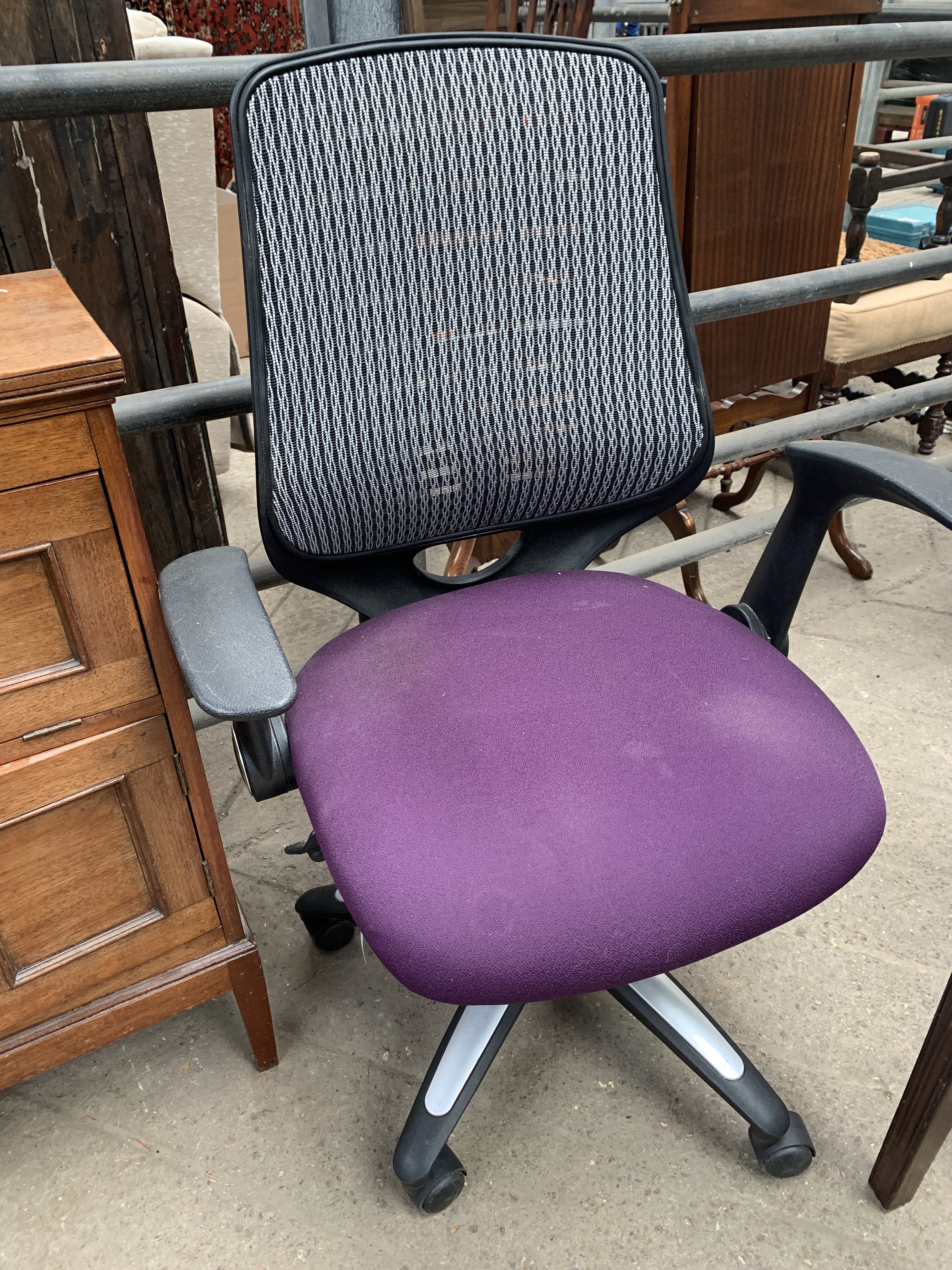 Height adjustable office chair - Image 2 of 2