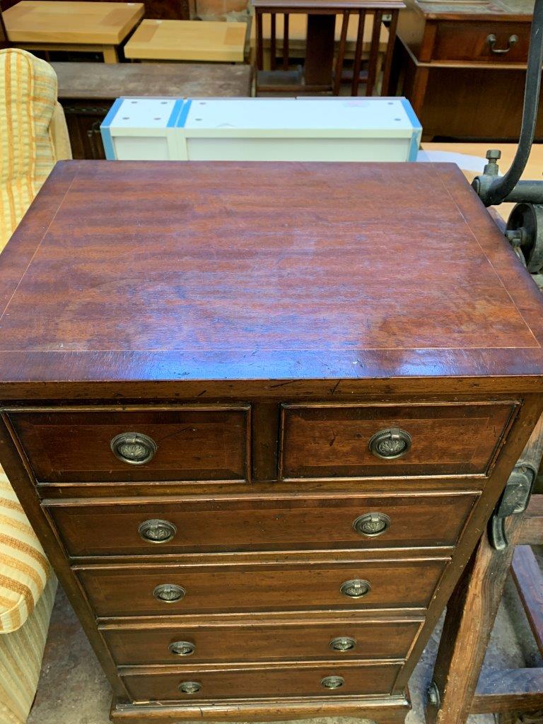 A small mahogany chest of two over four graduated drawers - Image 2 of 2