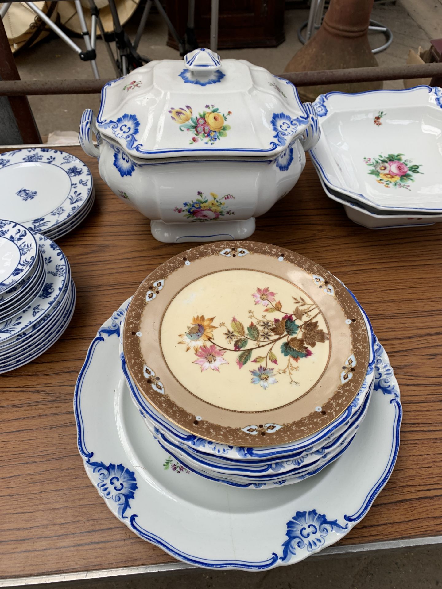 Blue and white Vista Alegre part tea set; together with a quantity of china - Image 5 of 6