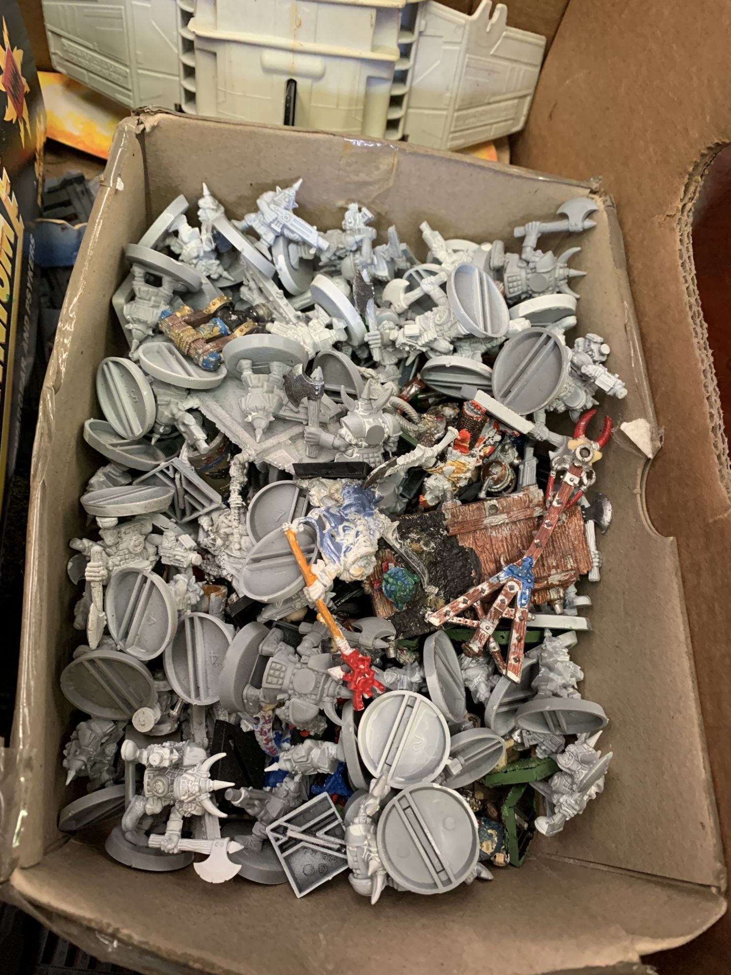 Quantity of Warhammer figures - Image 3 of 3