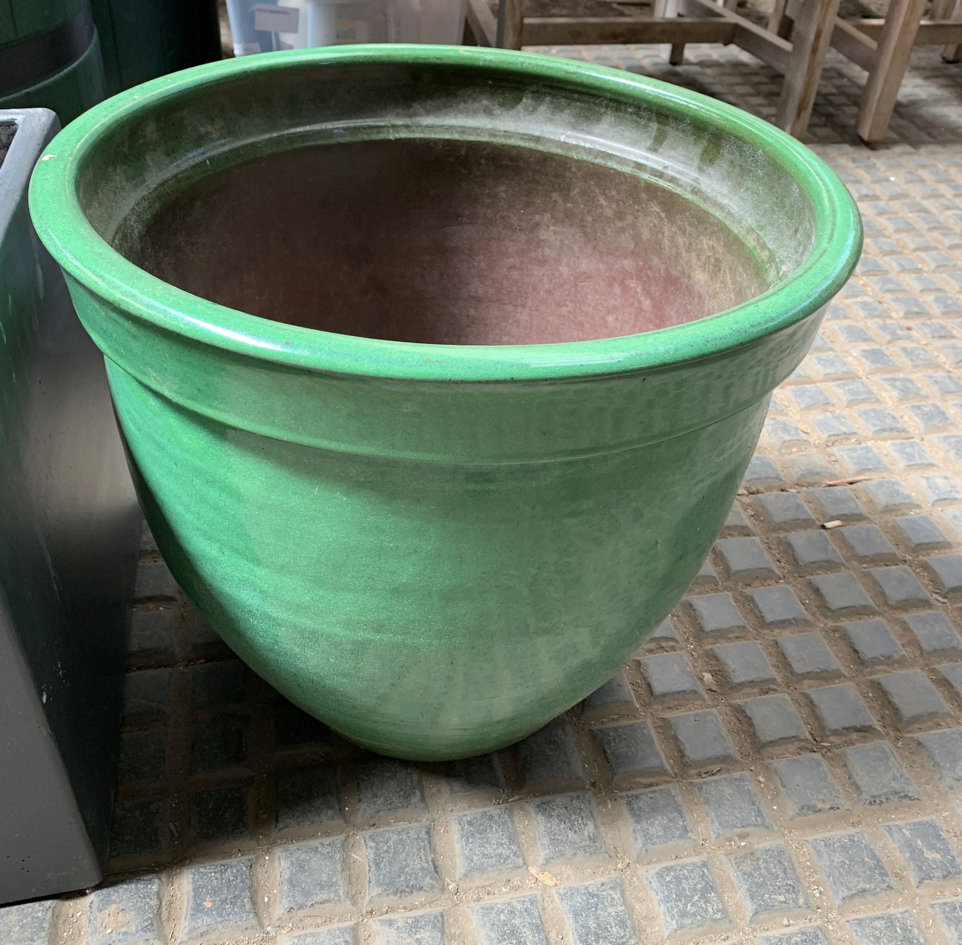 A green ceramic planter and another planter - Image 2 of 3