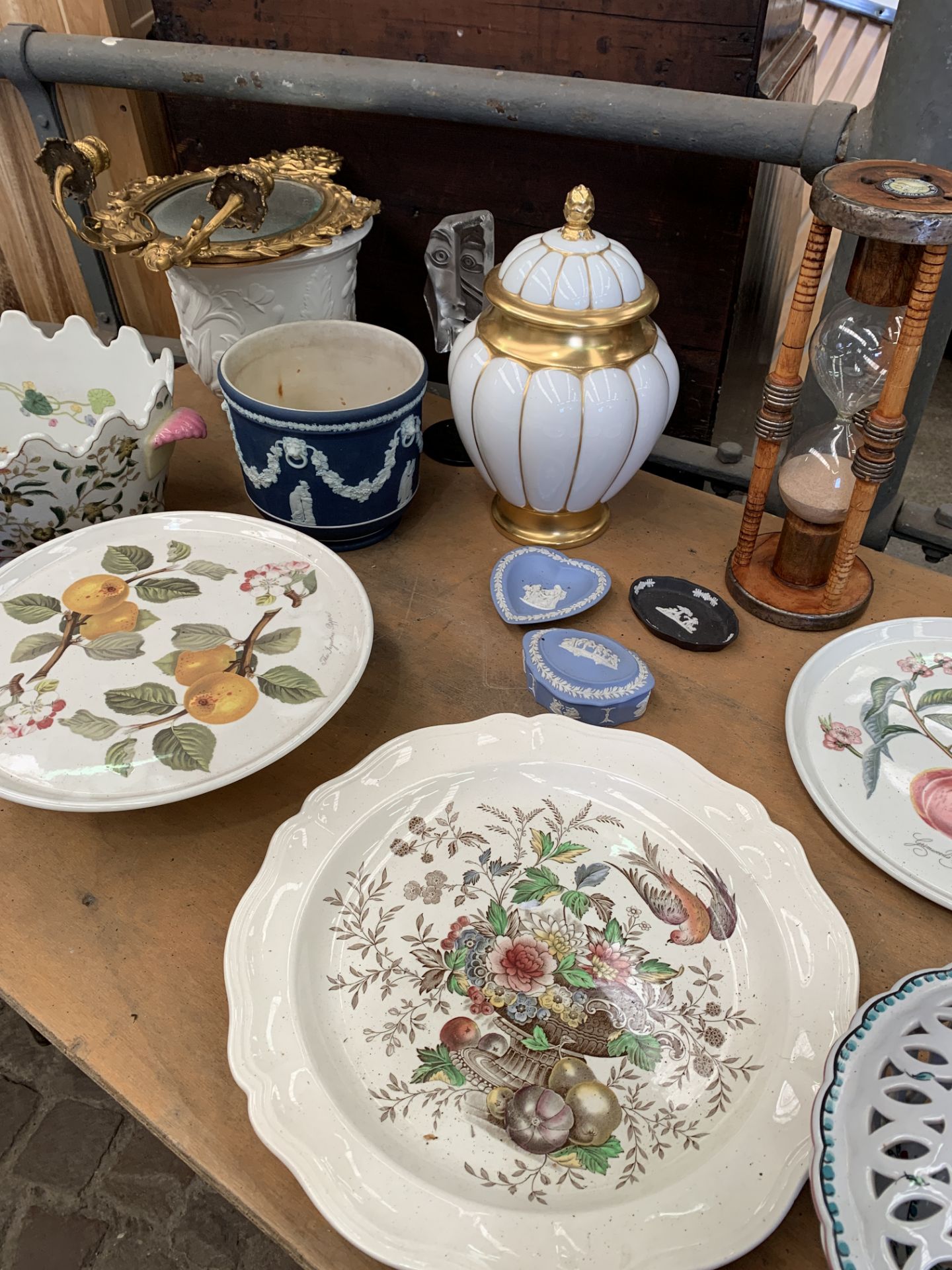 An assortment of china items - Image 2 of 7