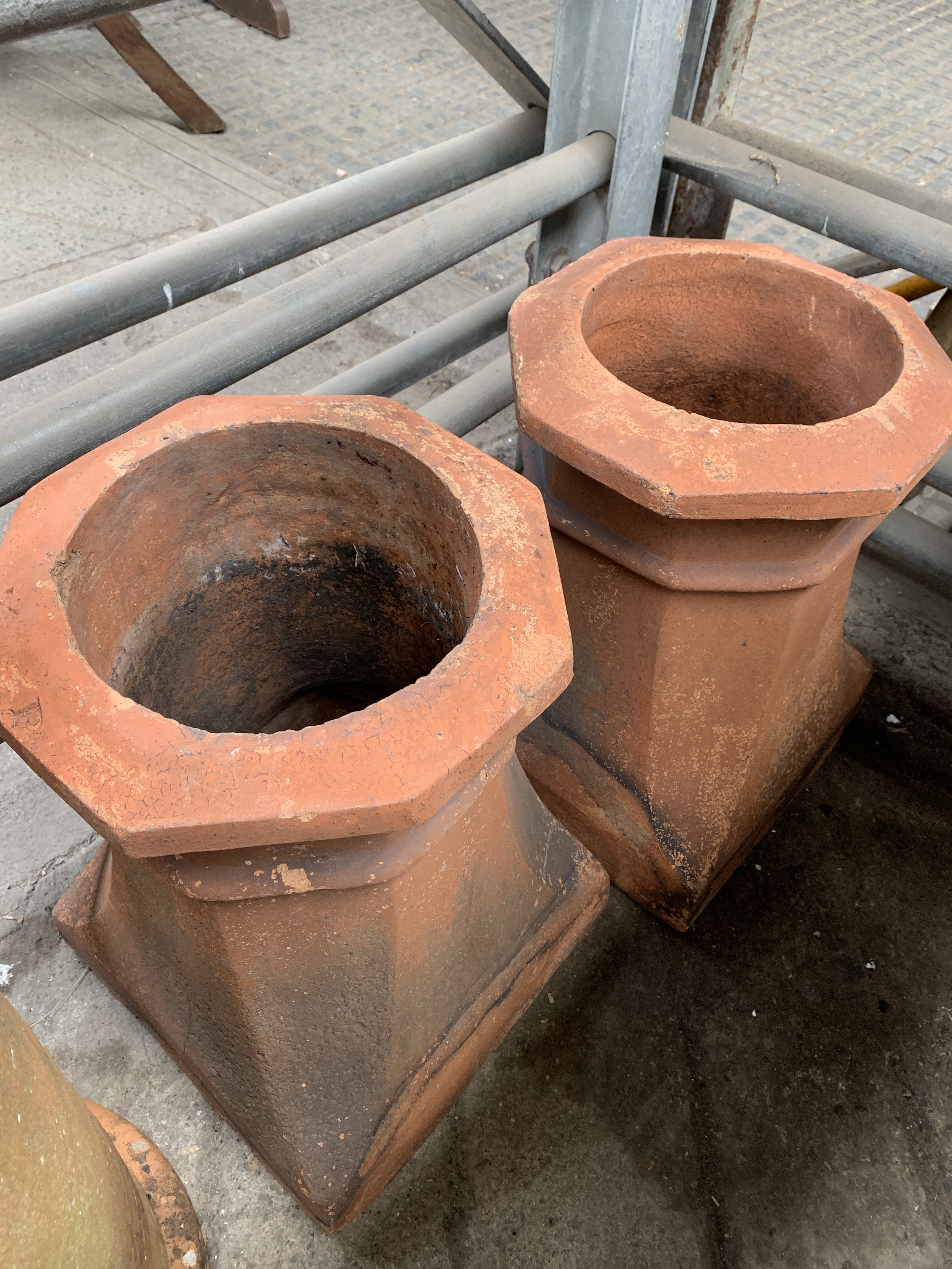 Two terracotta chimney pots - Image 3 of 4
