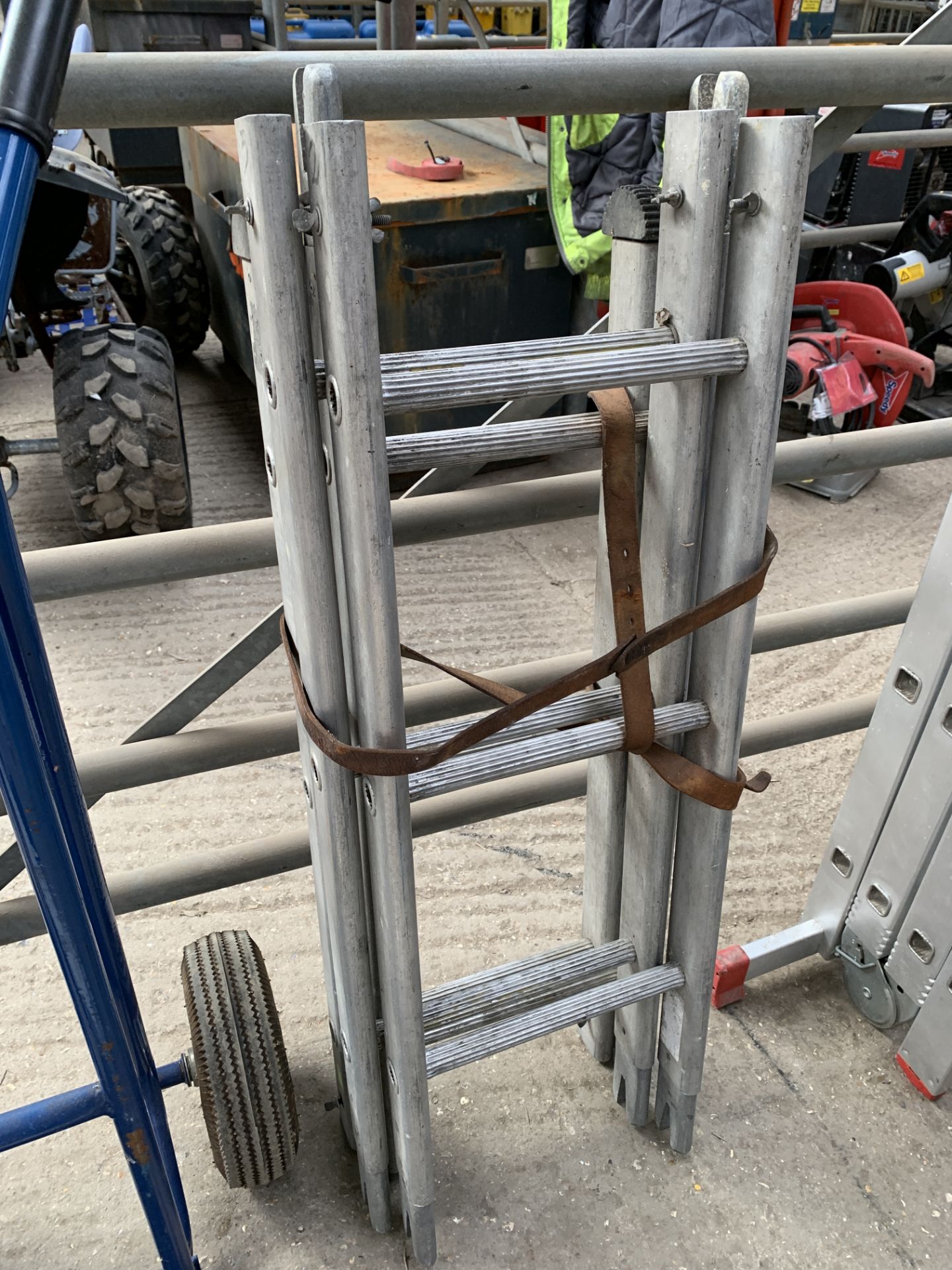Four section aluminium ladder - Image 2 of 2
