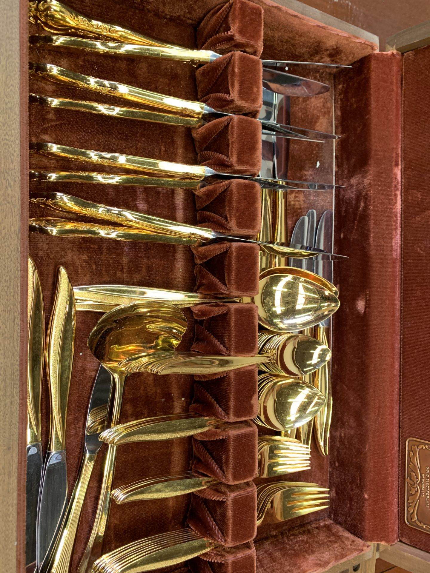 A wooden canteen of gold plated cutlery by Rogers - Image 2 of 3