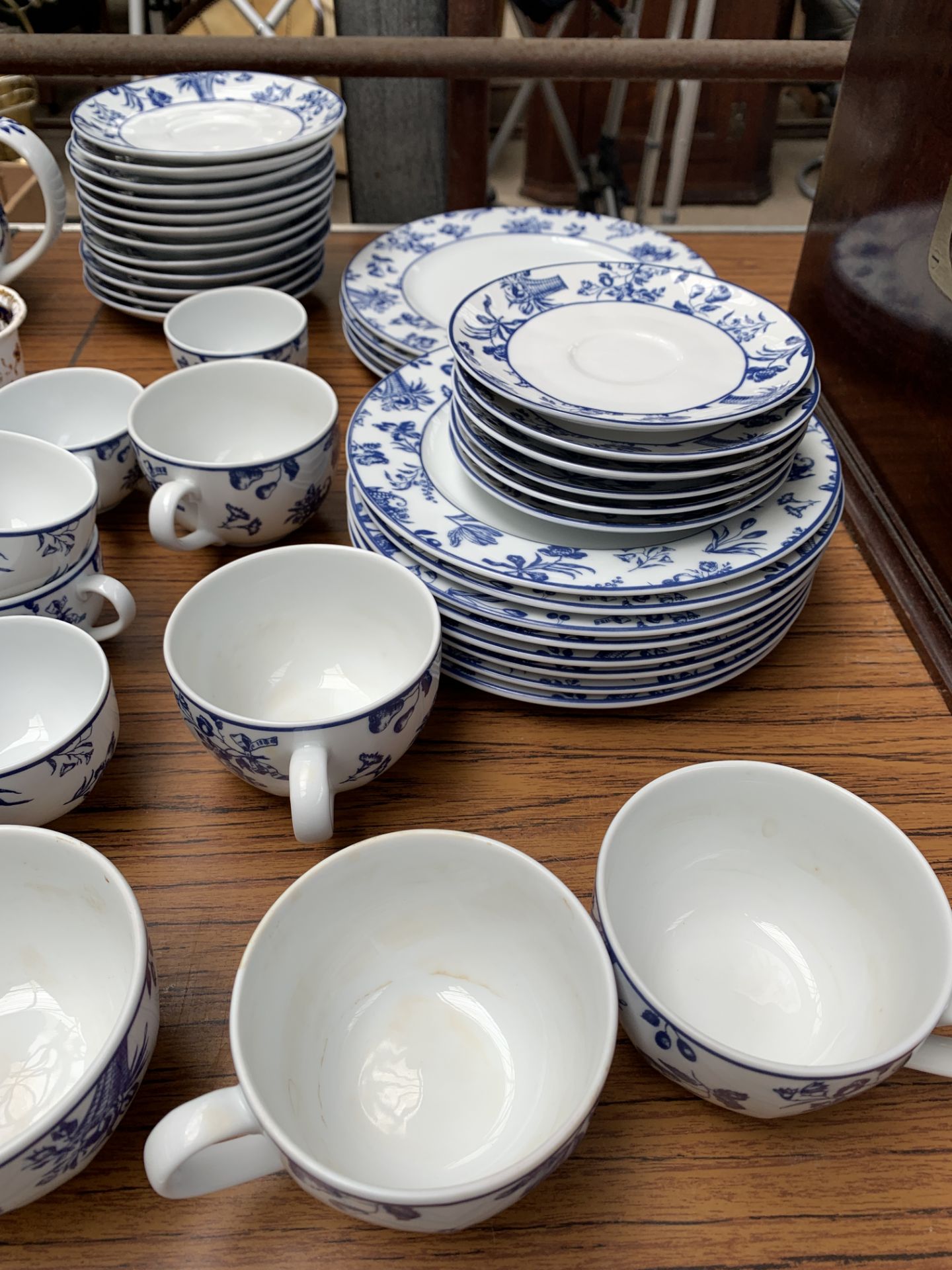 Blue and white Vista Alegre part tea set; together with a quantity of china - Image 3 of 6