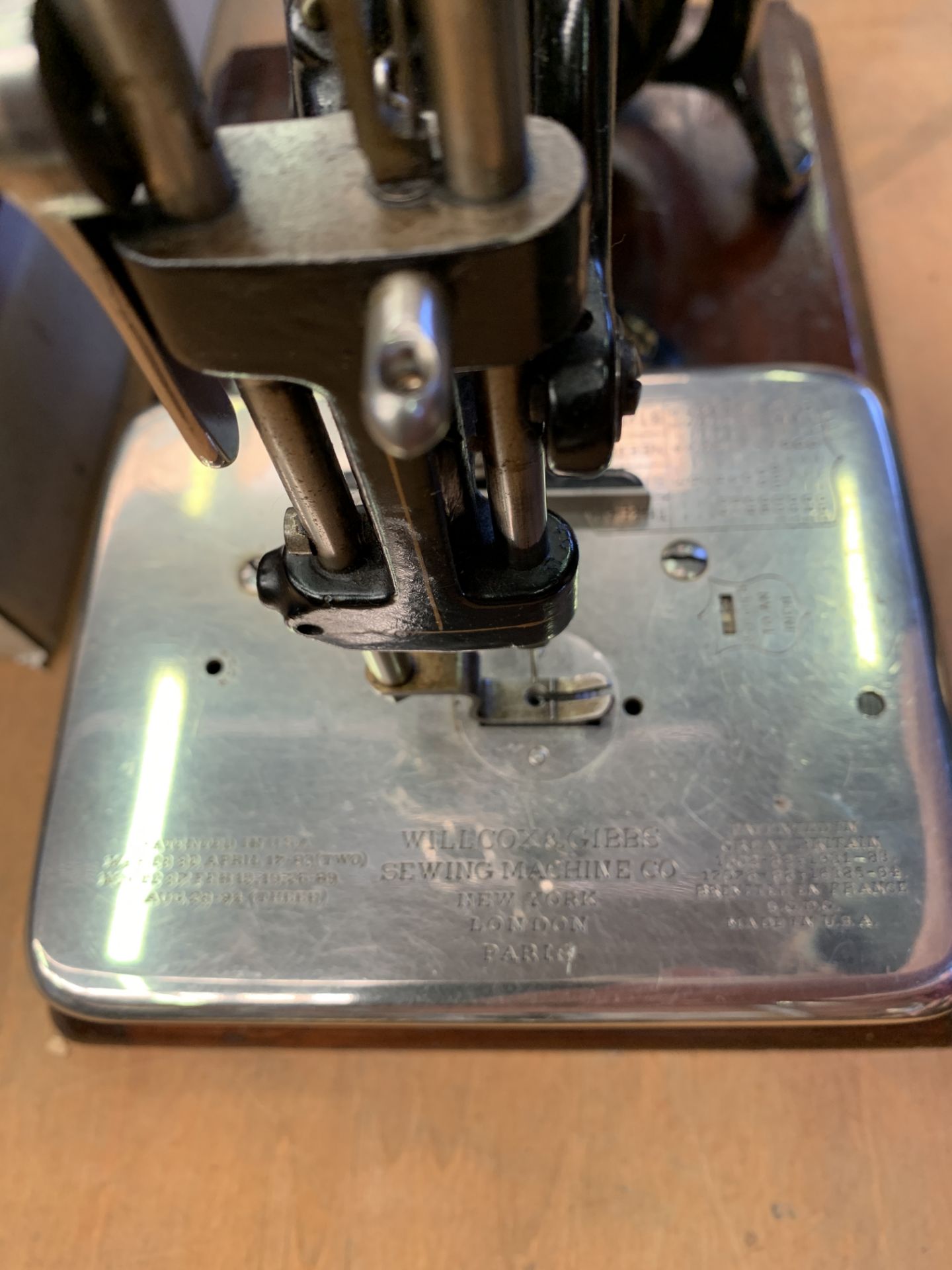 Vintage Willcox and Gibbs Automatic Noiseless Manual sewing machine - Image 3 of 6