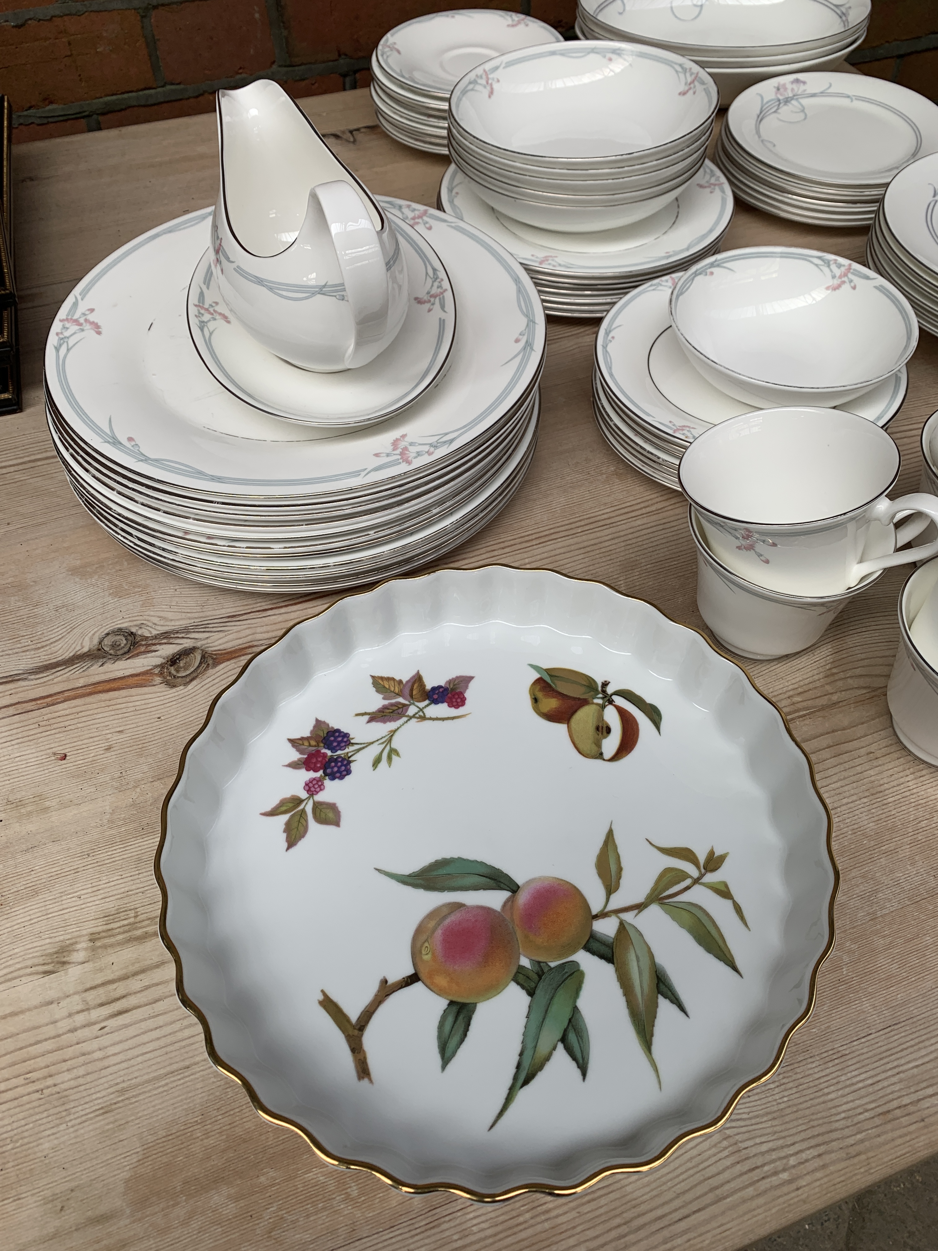 Quantity of Royal Doulton tableware and a Royal Worcester flan dish - Image 3 of 4