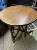 Oak folding circular table