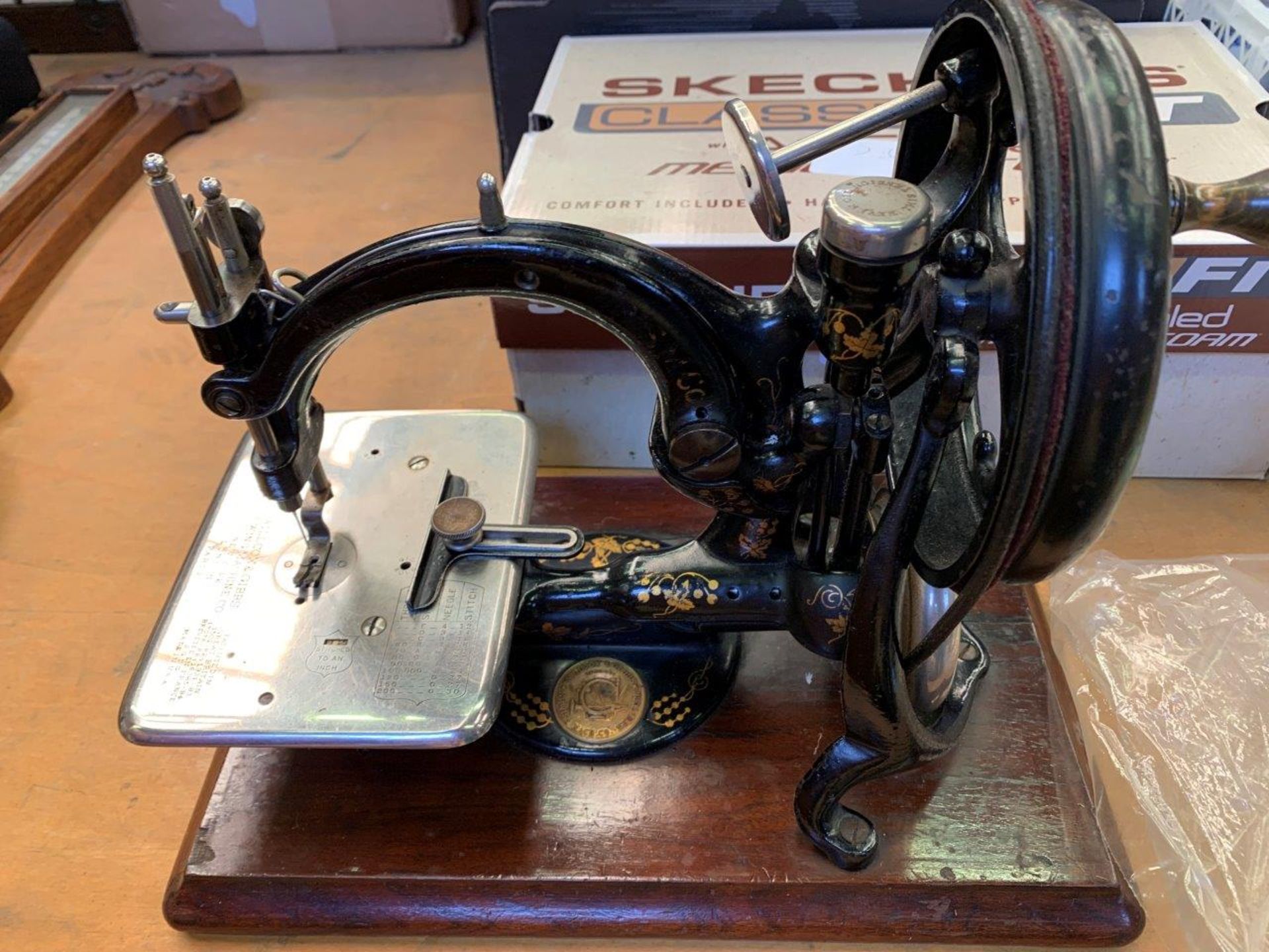 Vintage Willcox and Gibbs Automatic Noiseless Manual sewing machine