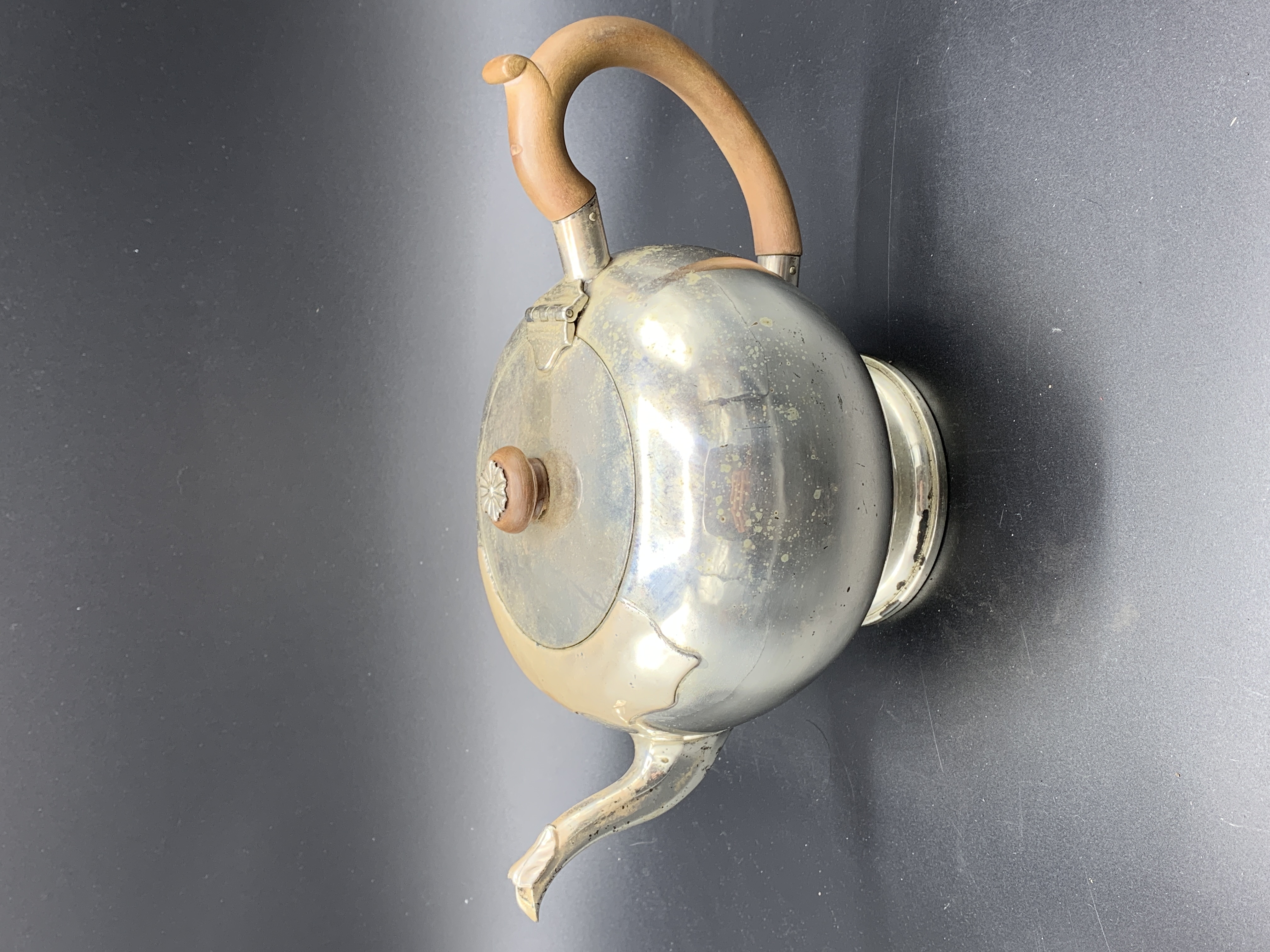 Silver bullet shape teapot, hallmarked London 1927 by Mappin & Webb Ltd - Image 6 of 6