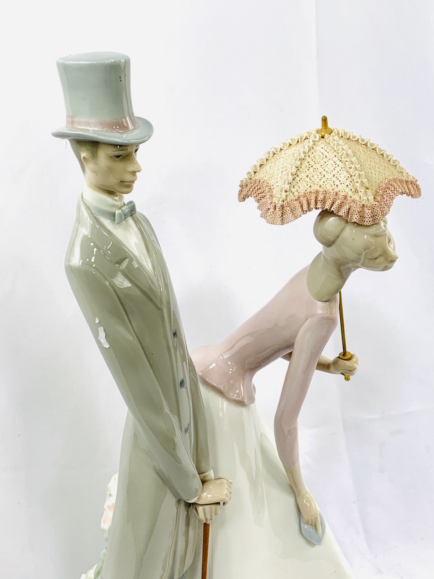 A large Lladro porcelain ornament "Group with parasol" - Image 2 of 5
