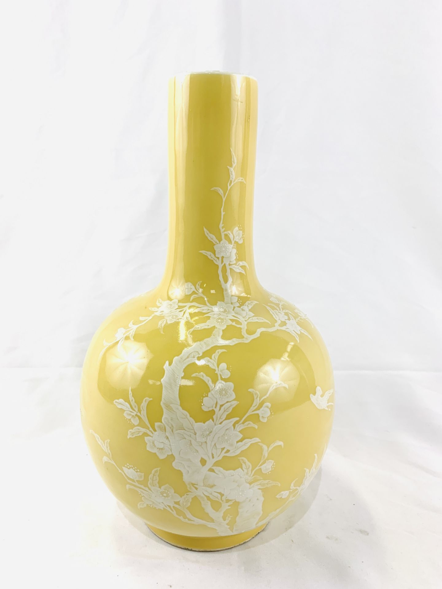Yellow globe shaped vase - Image 5 of 6