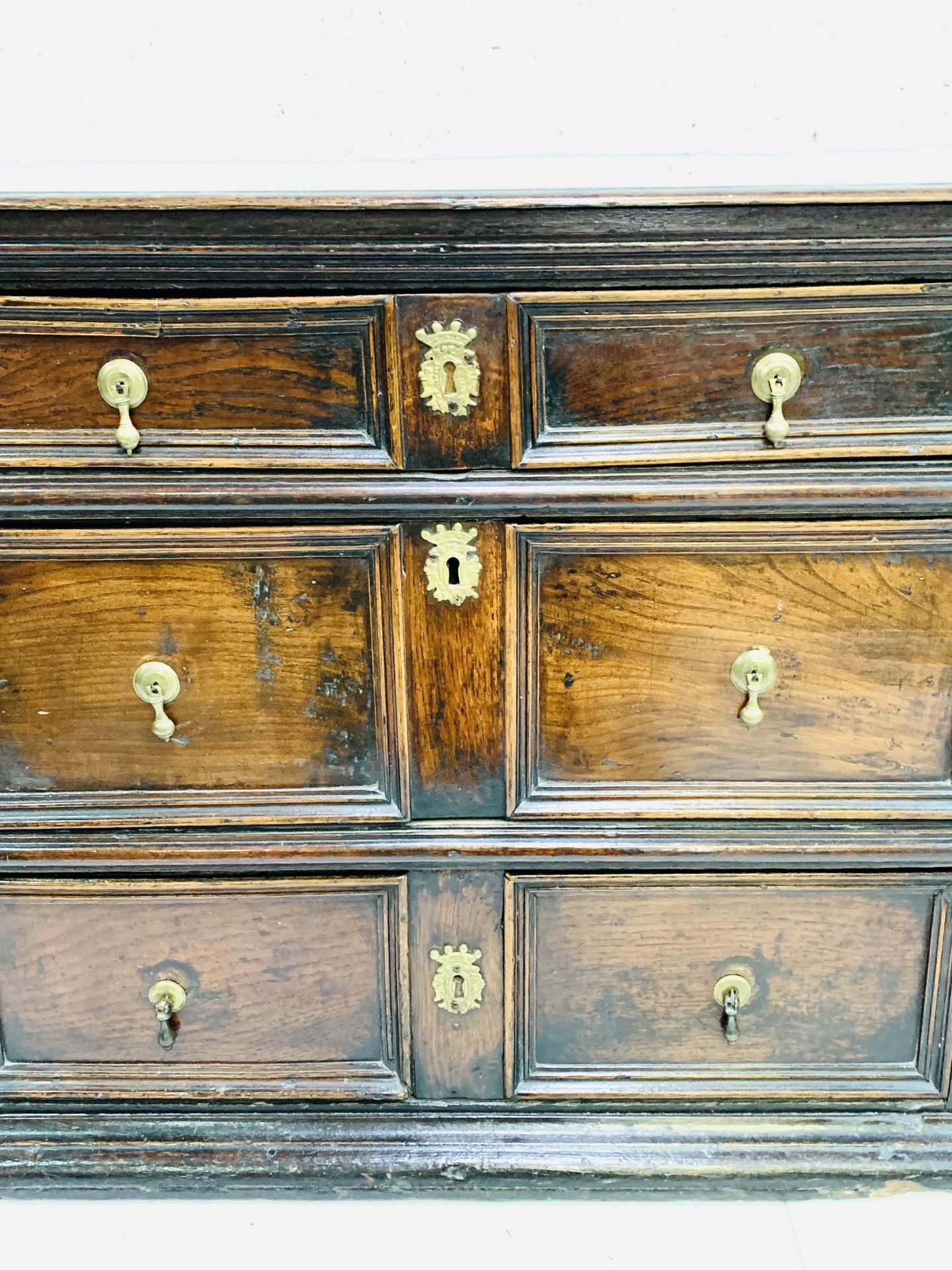 Early 18th Century oak chest of three drawers - Image 5 of 9