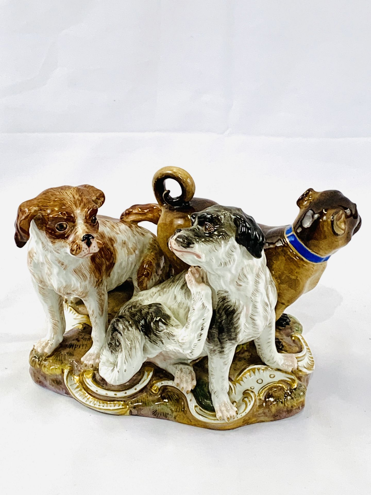 An early 19th-Century Meissen porcelain figure of a group of three dogs - Image 4 of 5