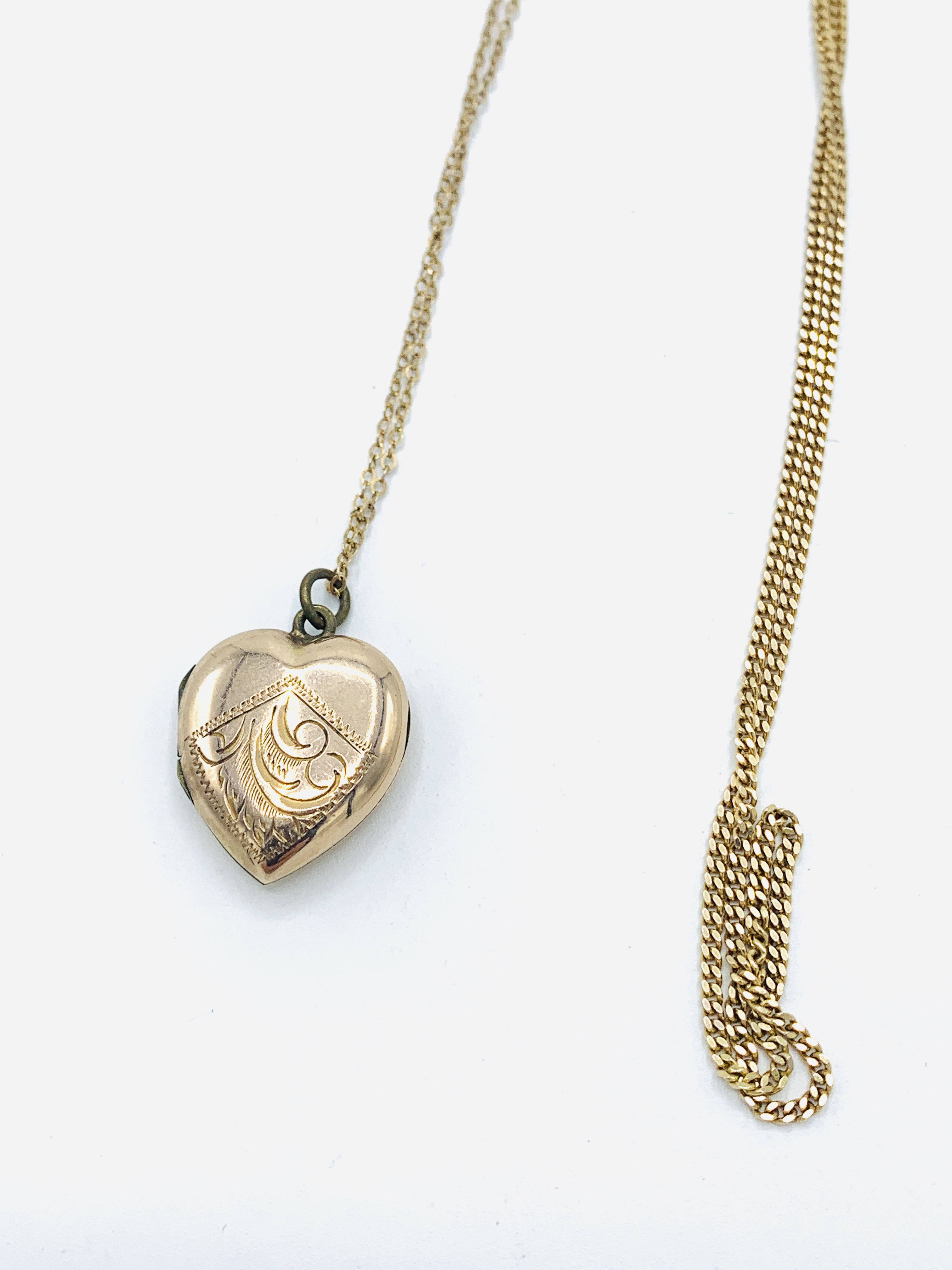 9ct gold locket and chain; and two 9ct gold chains - Image 2 of 5