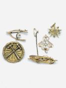 Five 9ct gold brooches