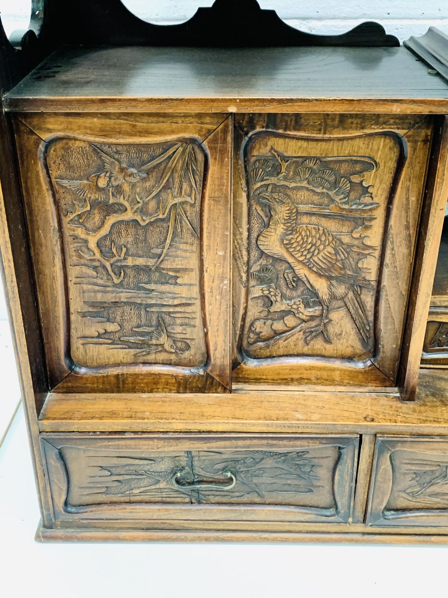 A carved hardwood Japanese cabinet - Image 2 of 6