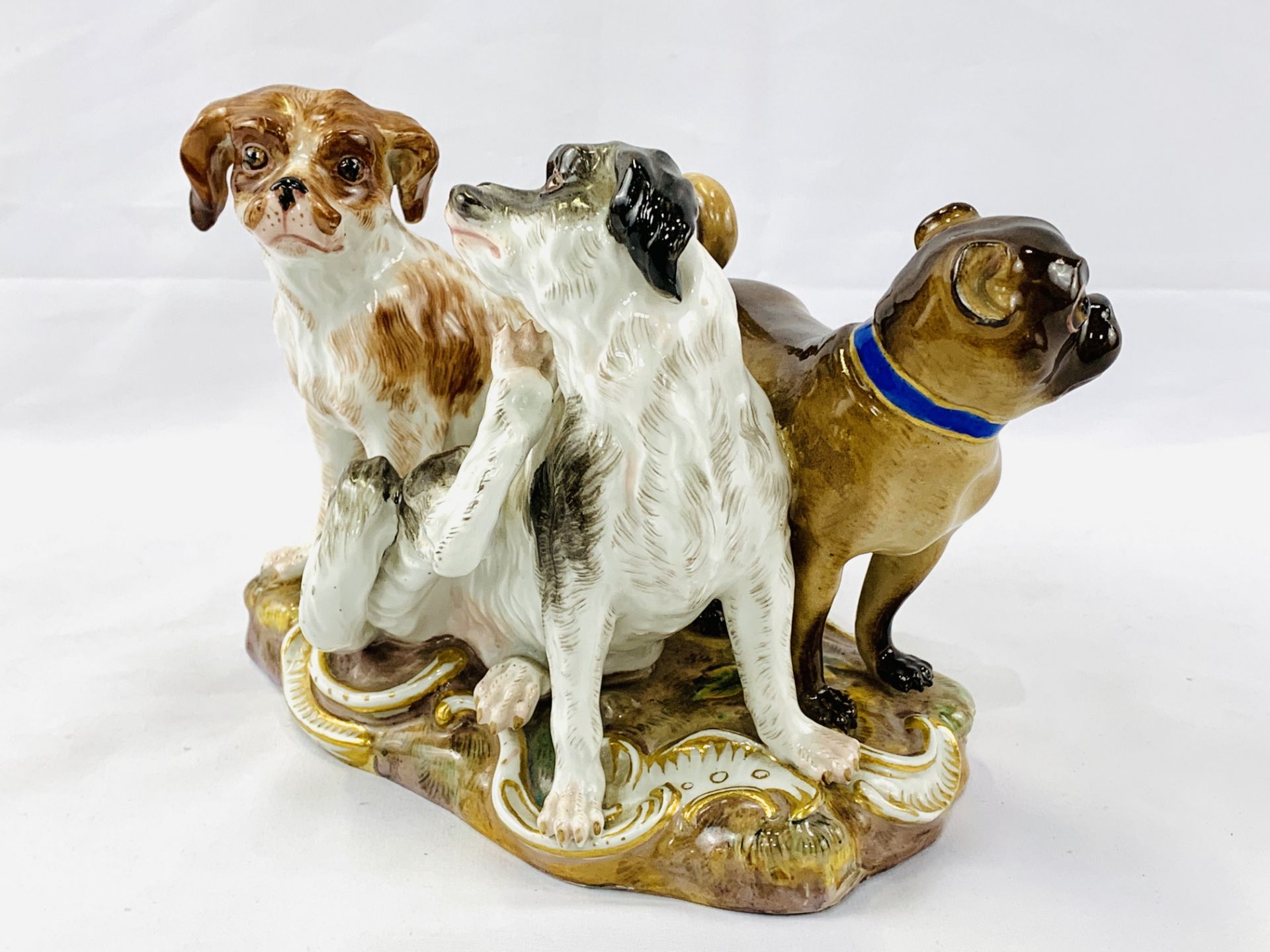 An early 19th-Century Meissen porcelain figure of a group of three dogs - Image 2 of 5