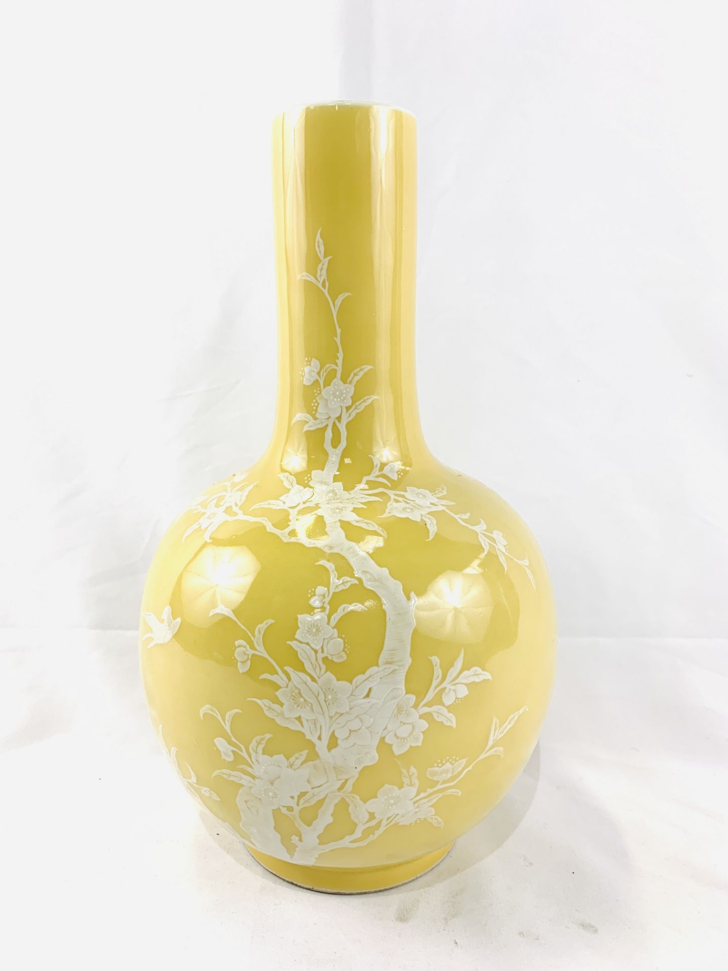 Yellow globe shaped vase - Image 2 of 6