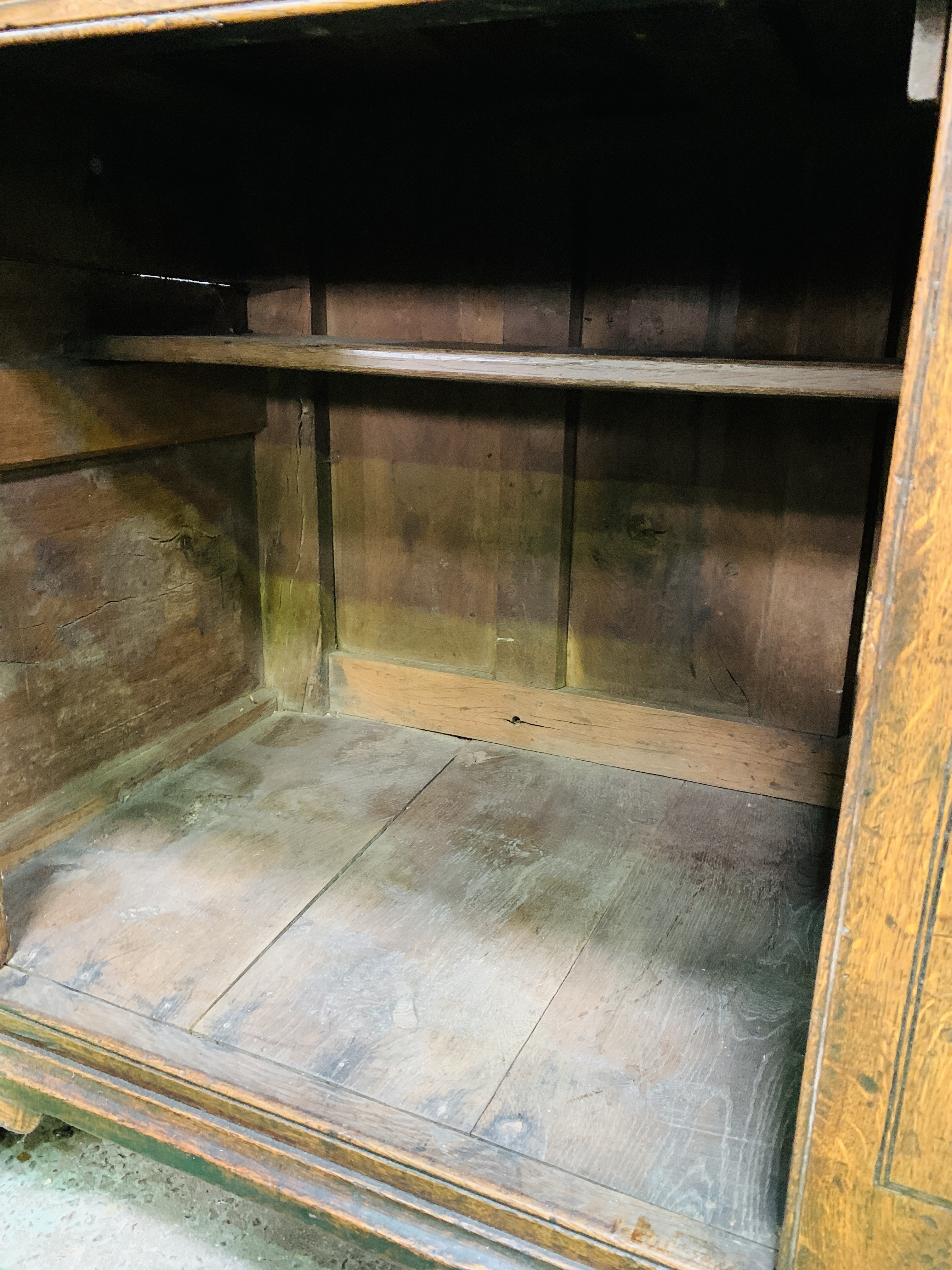 Early 19th century oak court cupboard - Image 5 of 11