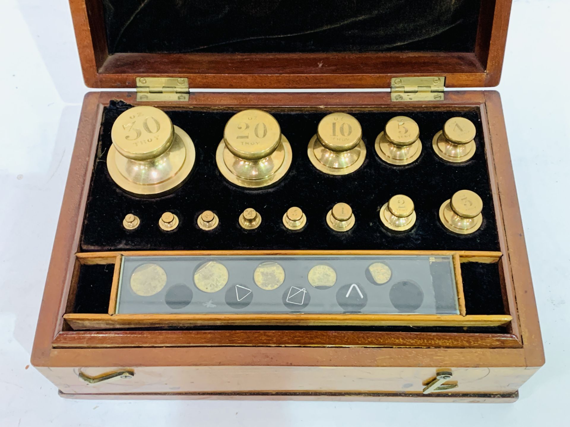 Boxed set of brass standard troy weights, County of Wilts, De Grave & Co - Image 2 of 4
