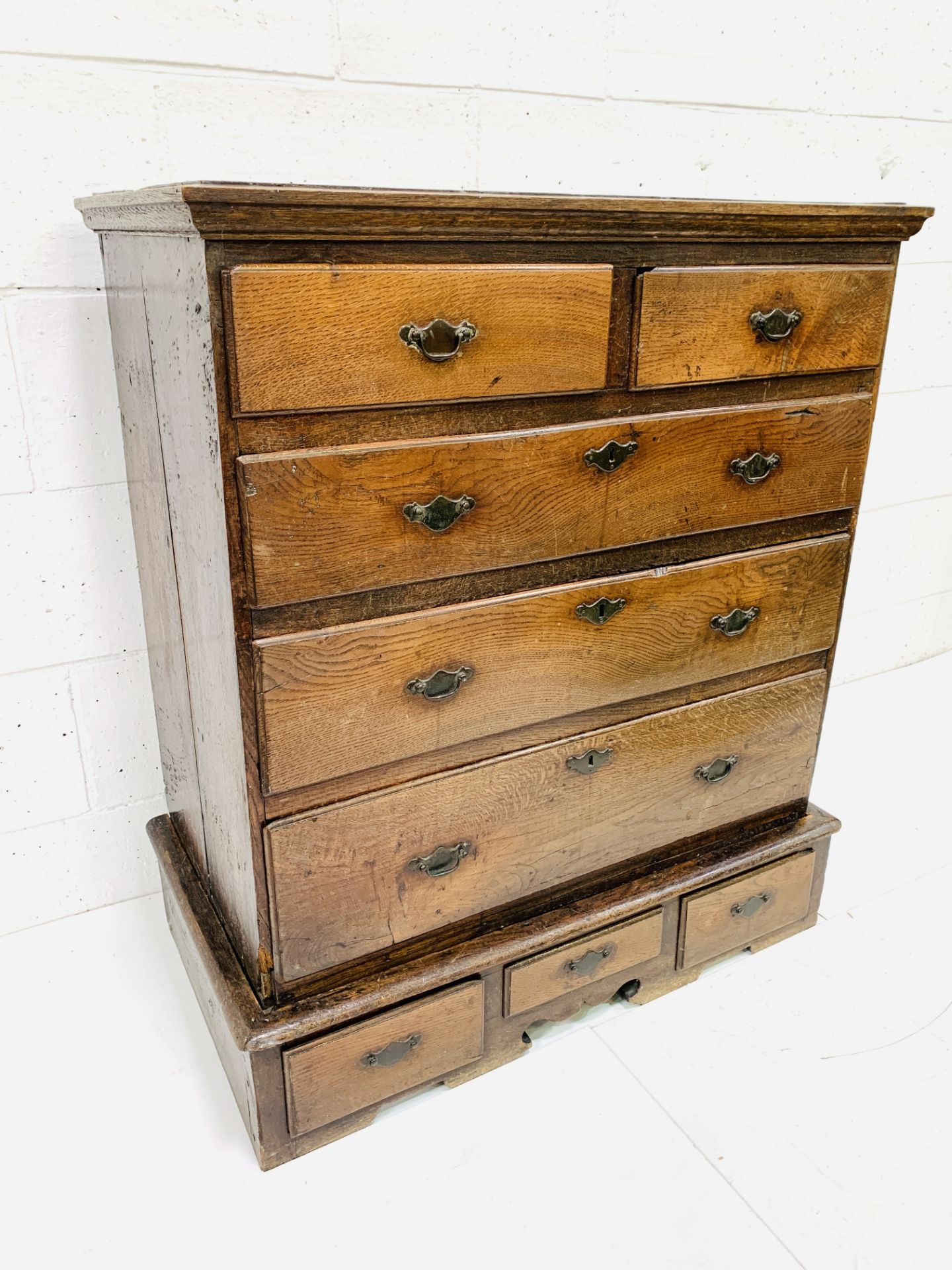18th century oak chest of drawers - Image 3 of 6