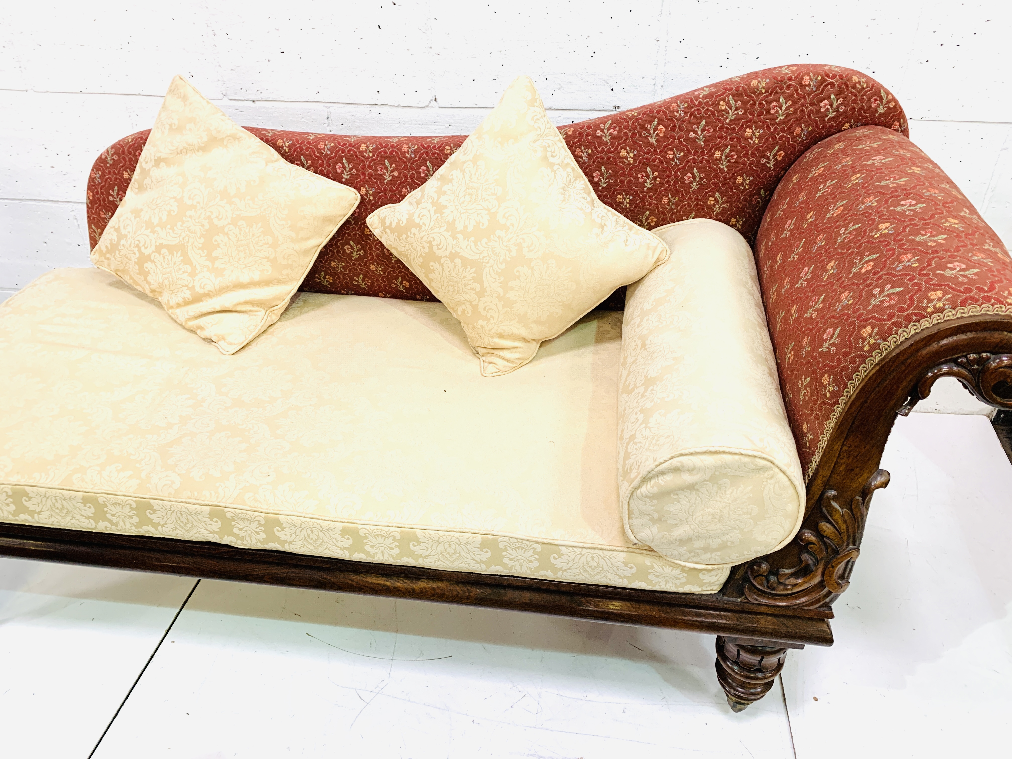 Victorian mahogany chaise longue - Image 5 of 5