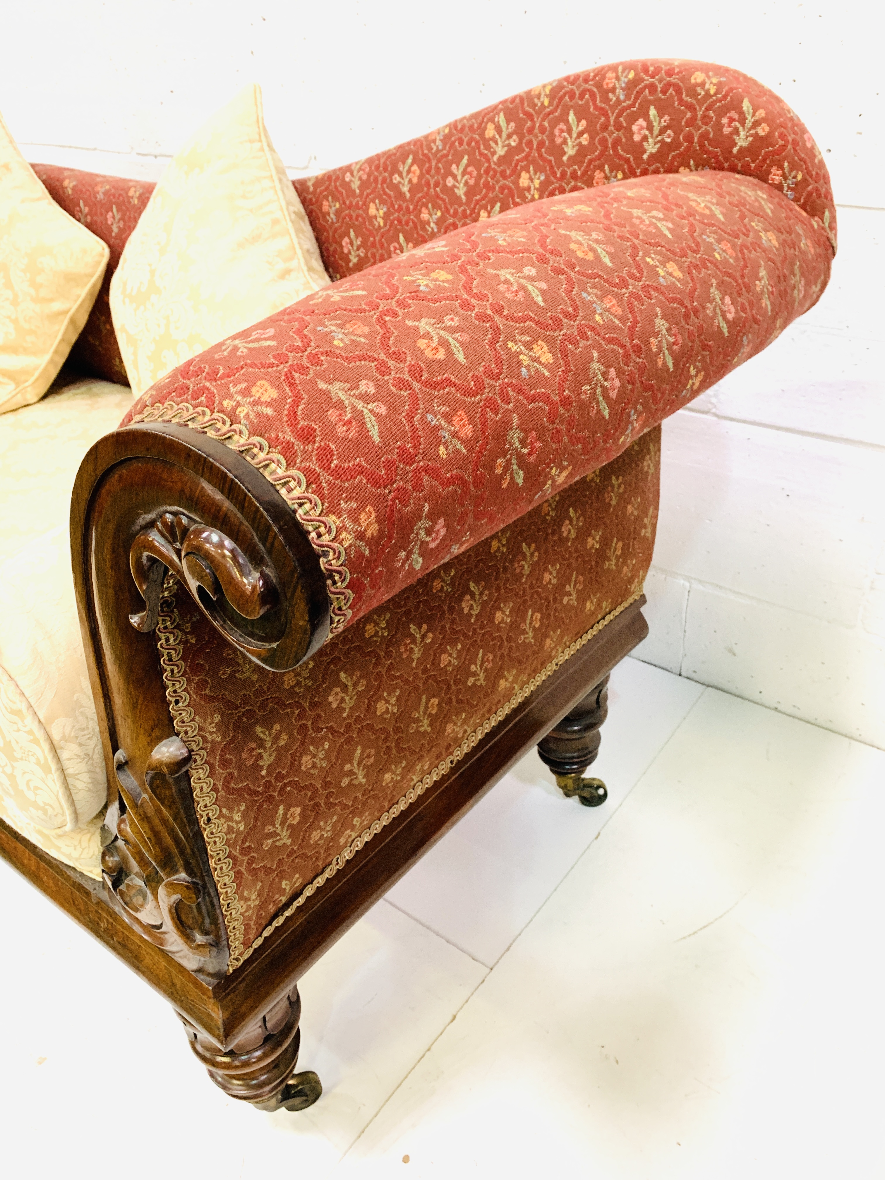 Victorian mahogany chaise longue - Image 4 of 5