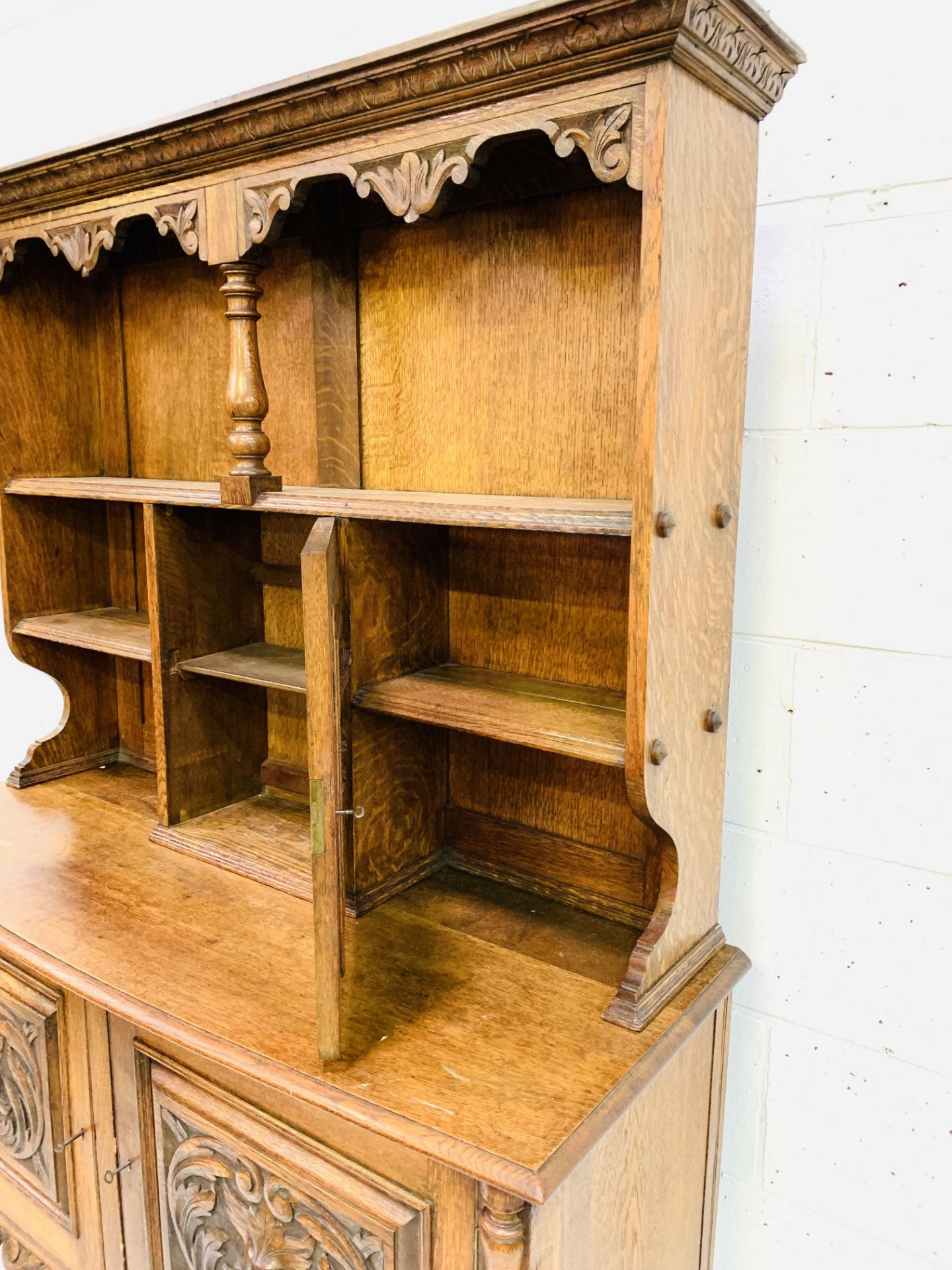 Oak Arts and Crafts dresser - Image 5 of 9