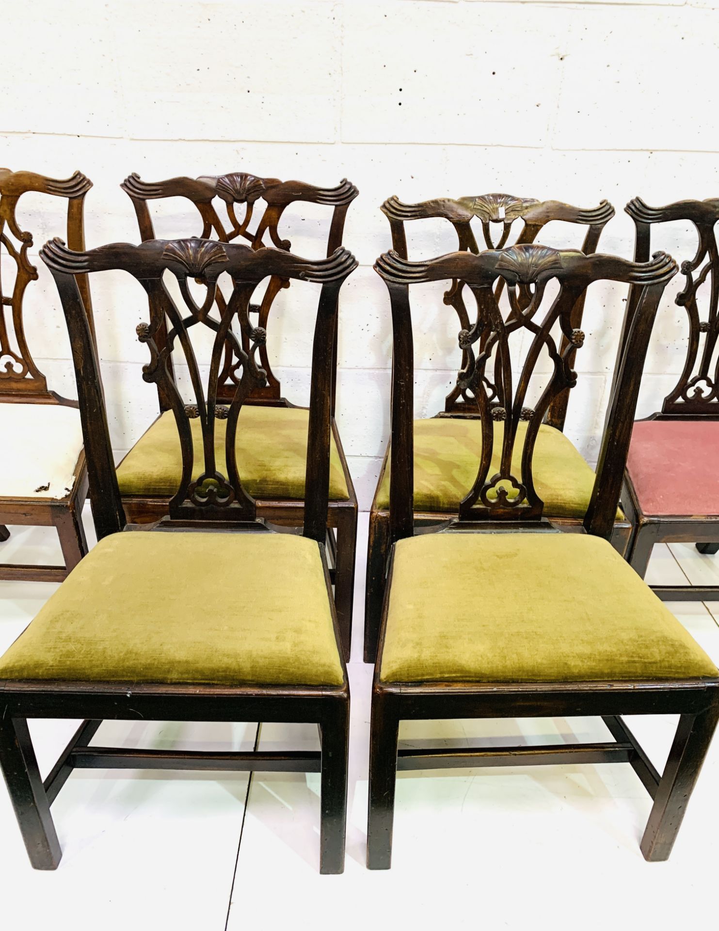 A set of six Georgian-style mahogany framed dining chairs - Image 2 of 5