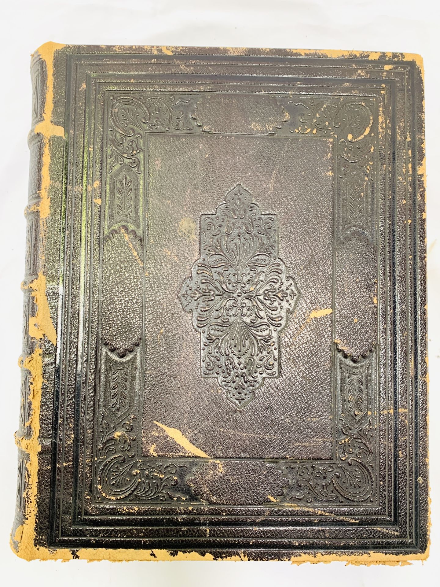 Bagster's Comprehensive Bible, bound in tooled leather with gilt edging - Image 2 of 3